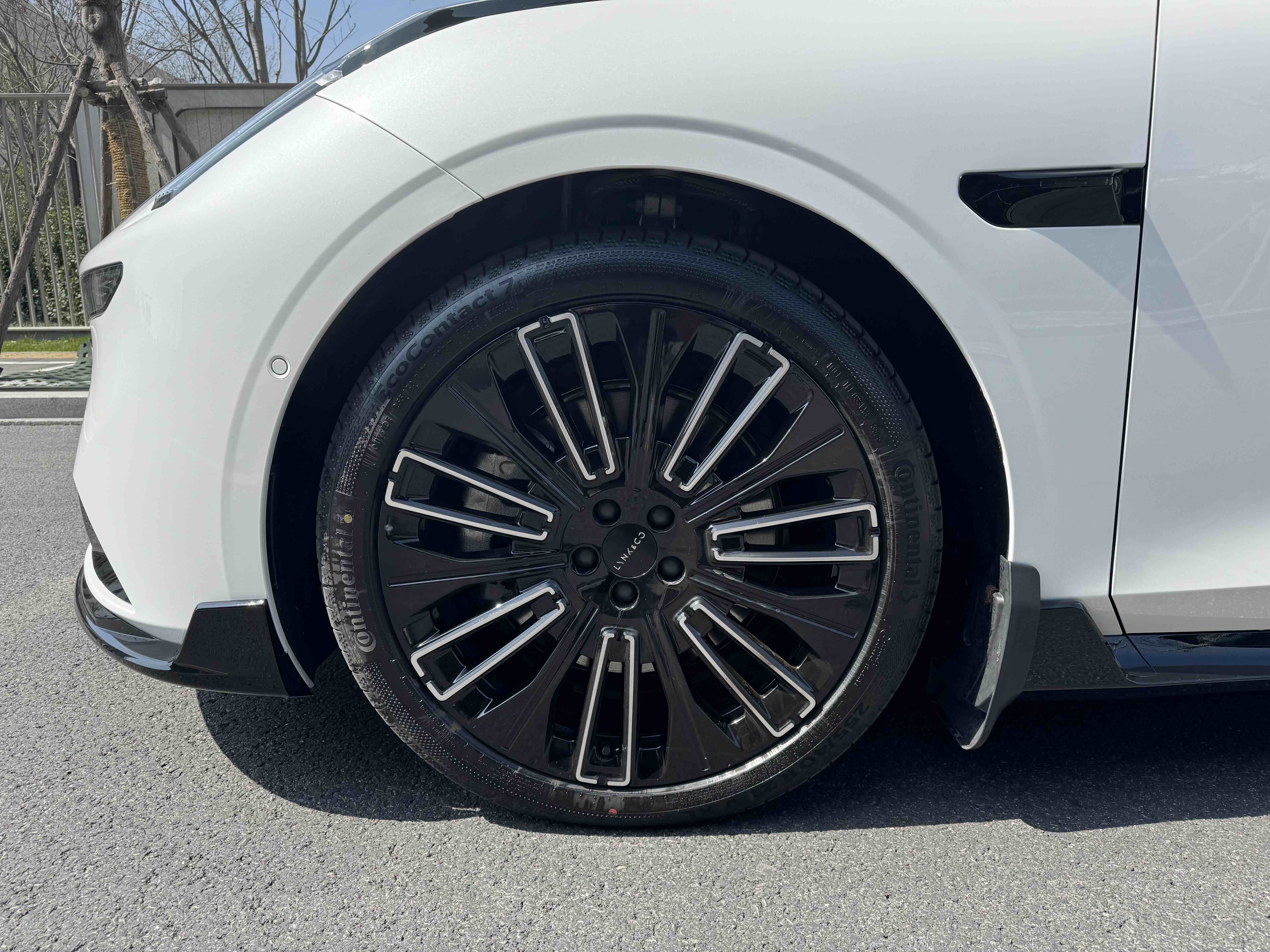 Lynk & Co 10 EM-P 2025 #4 Lynk & Co 10 EM-P 2025 car image #4