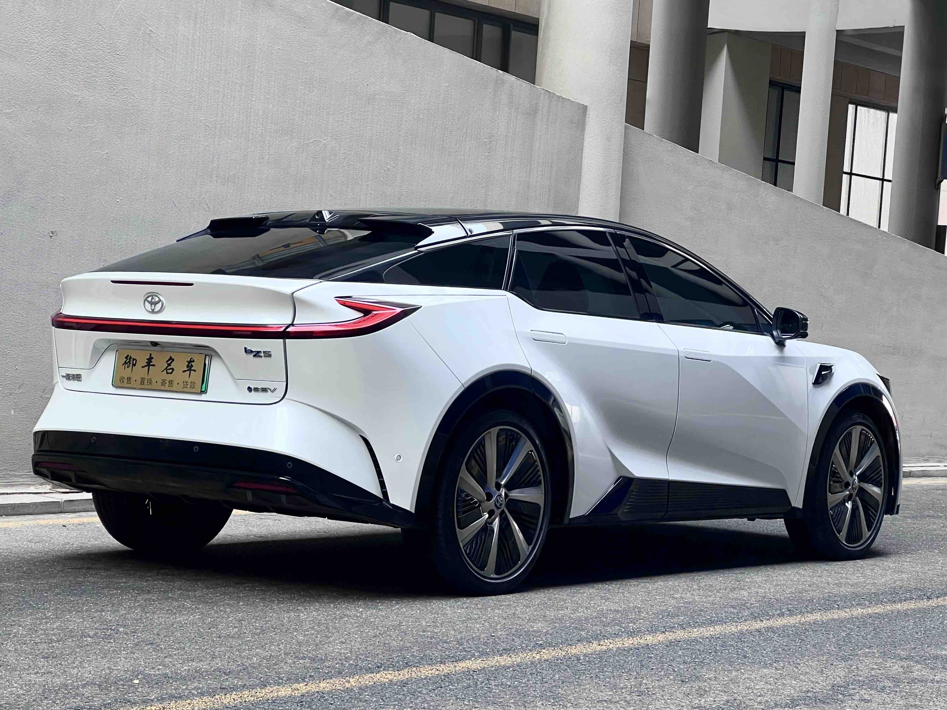 Toyota bZ5 2025 immagine di auto #4