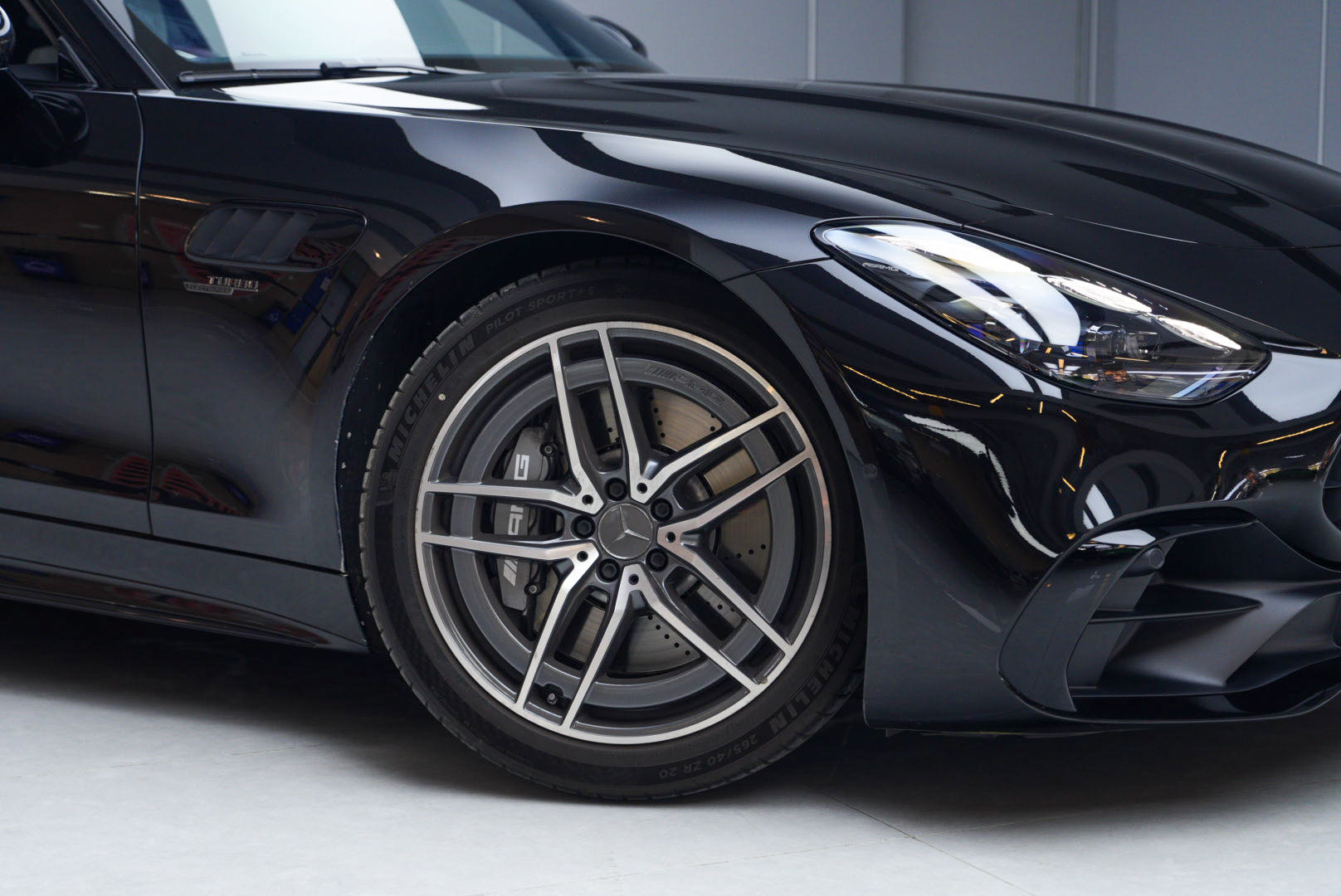 Mercedes-Benz AMG GT 2025 imagen de coche #4