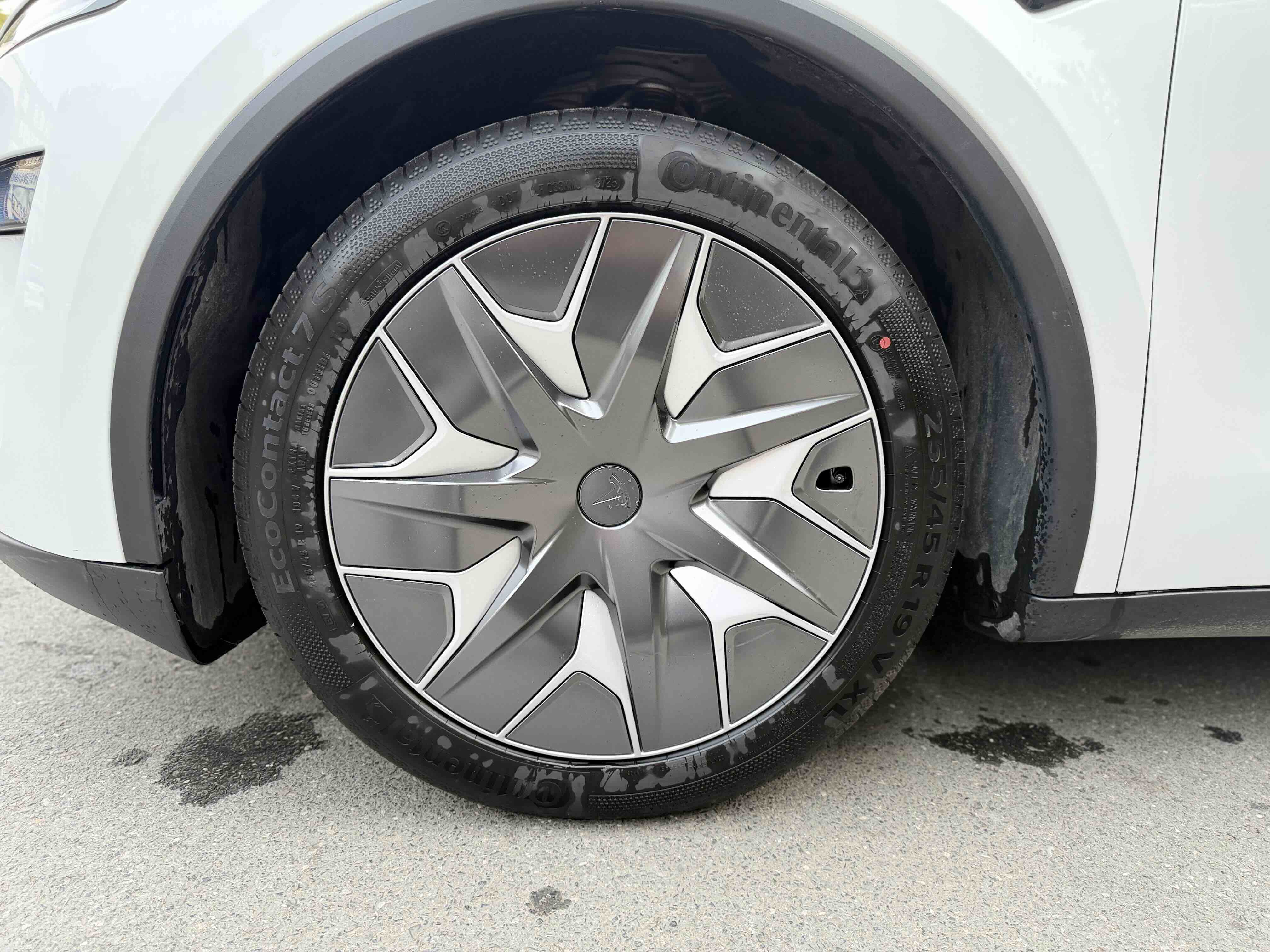 Tesla Model Y L 2025 image de voiture #4