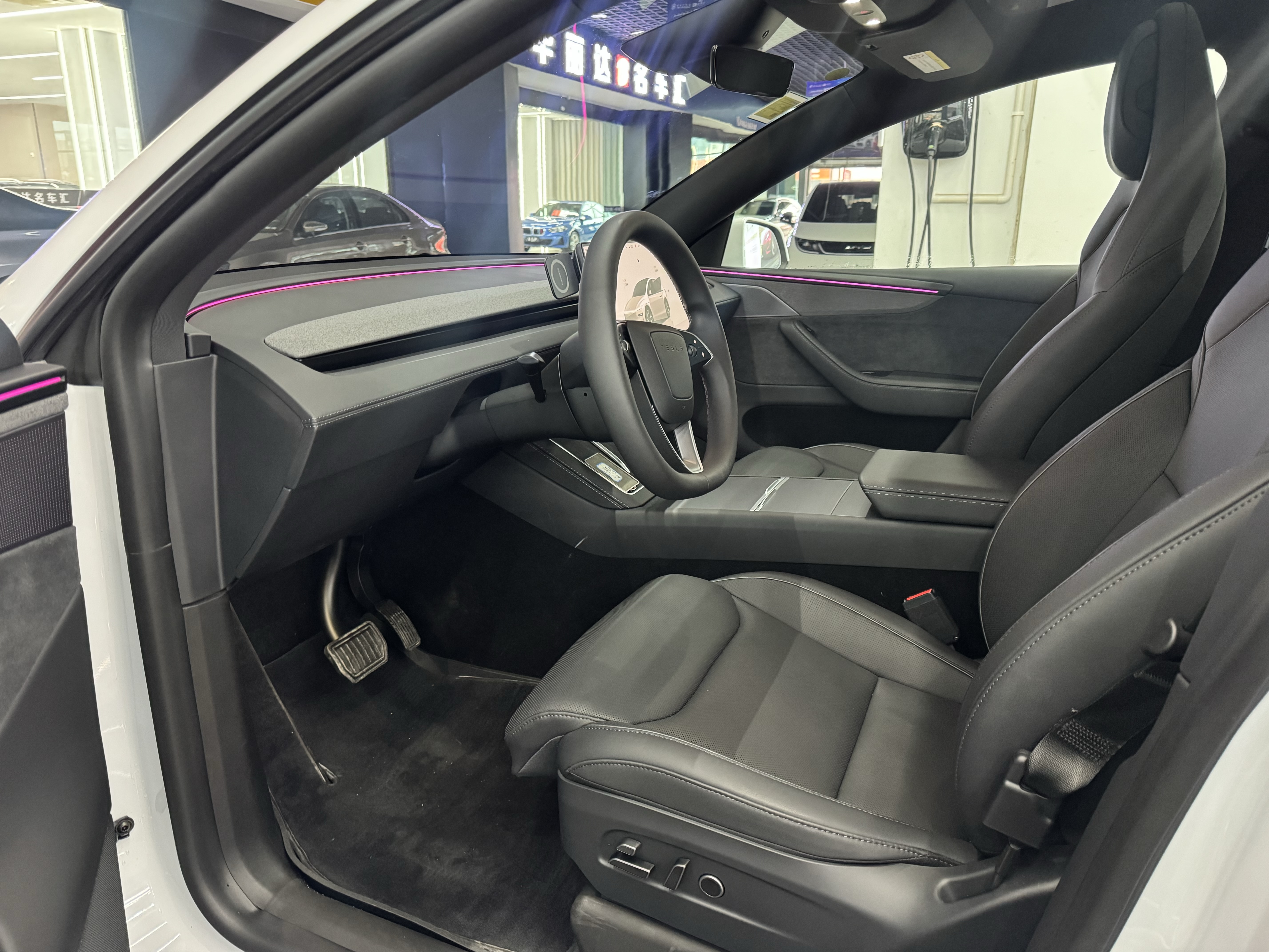 特斯拉 Model Y L 2025 汽车图片 #4