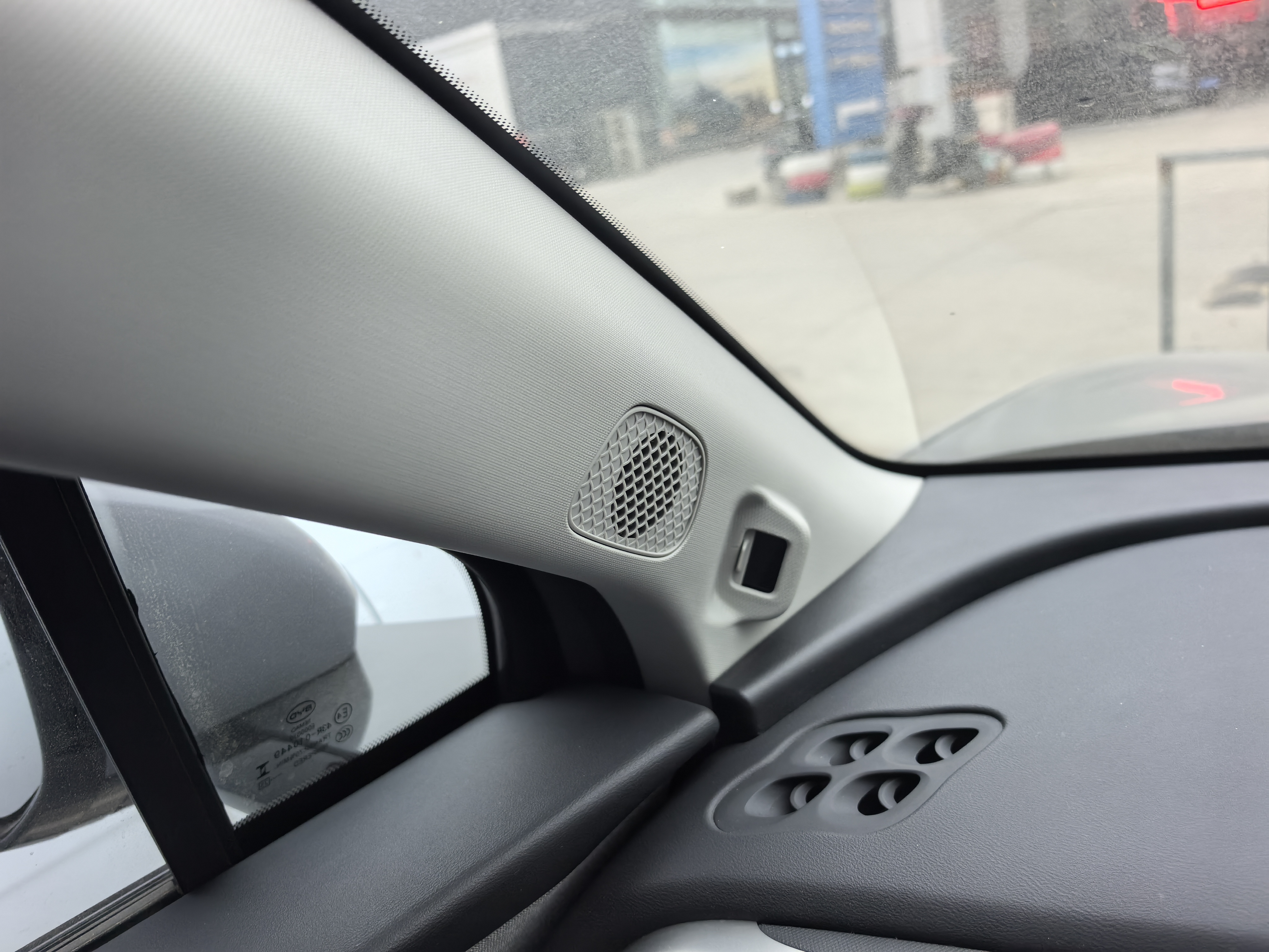 BYD Sea Lion 05 EV 2025 car image #4