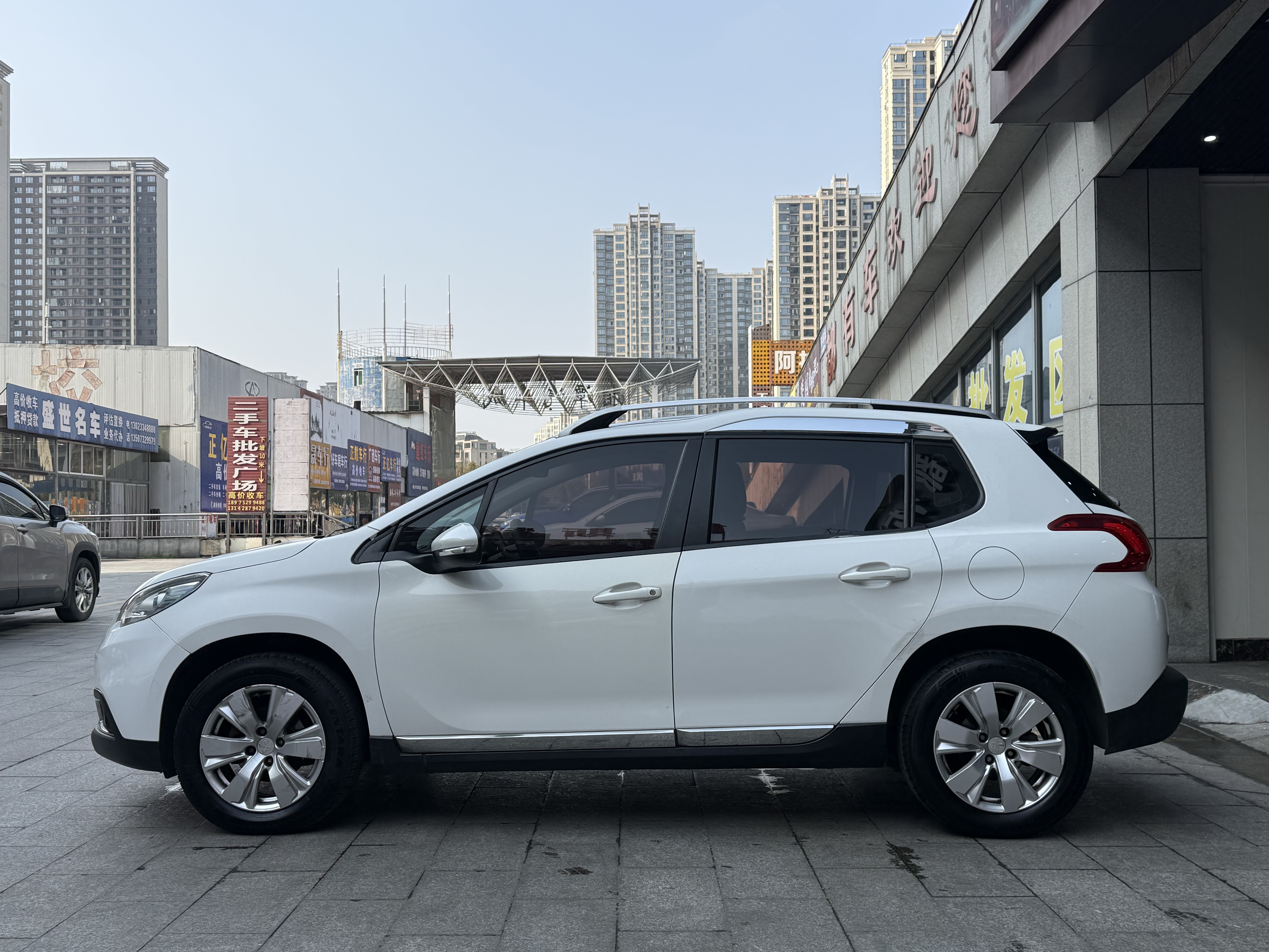 Peugeot 2008 2014 car image #4