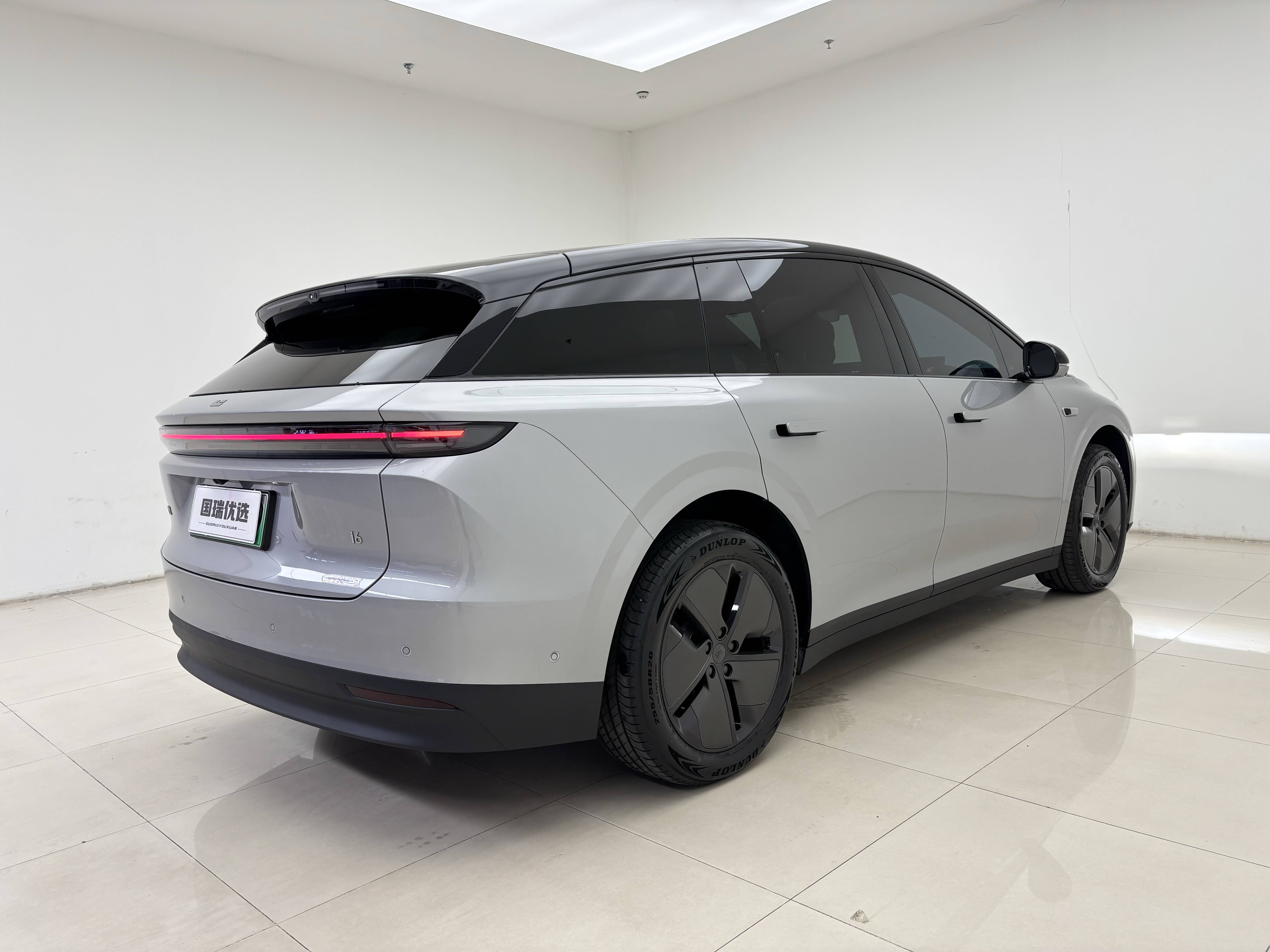 Li 2025 car image #4