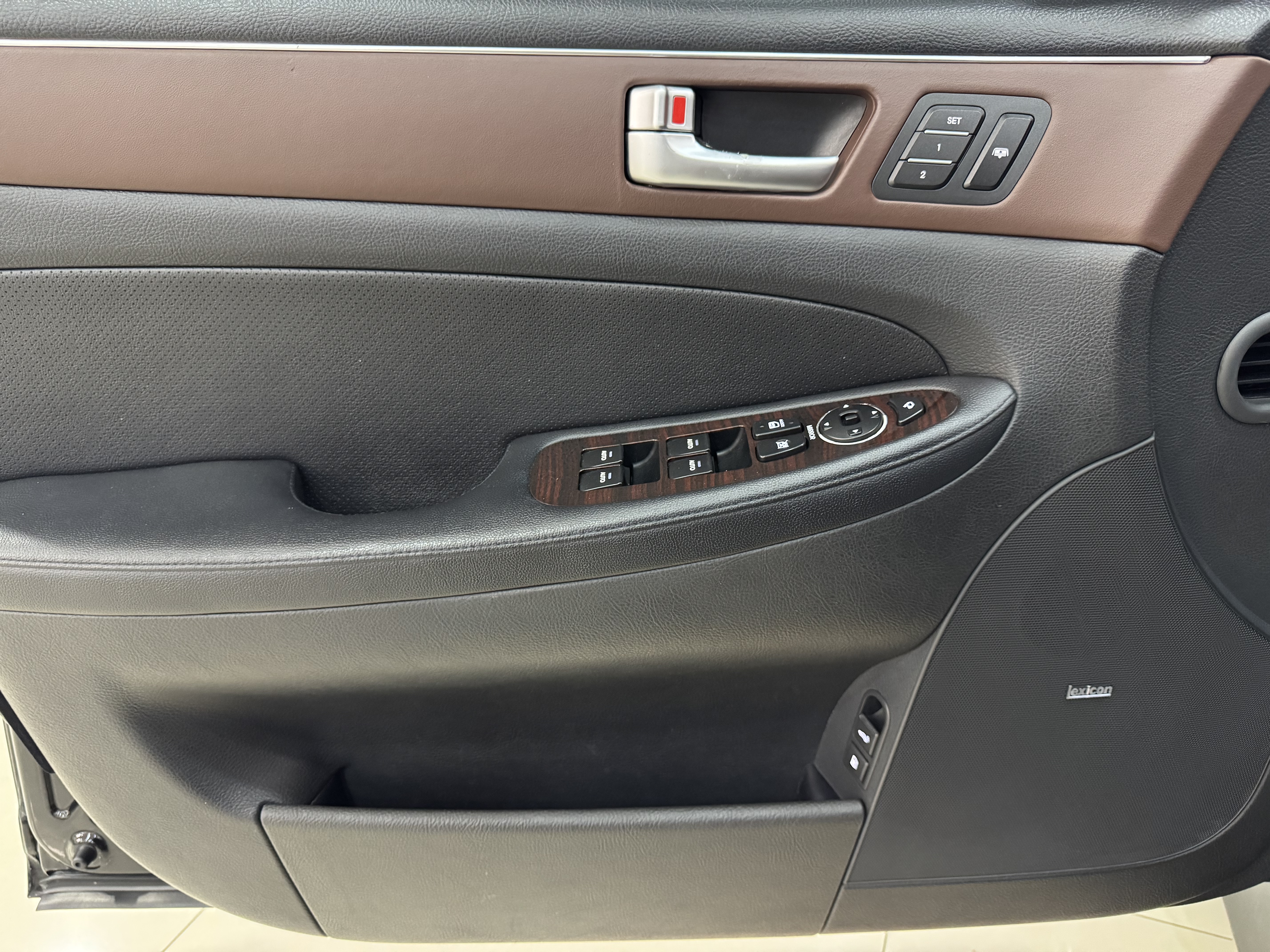 Hyundai Rohens 2013 #4 Hyundai Rohens 2013 car image #4