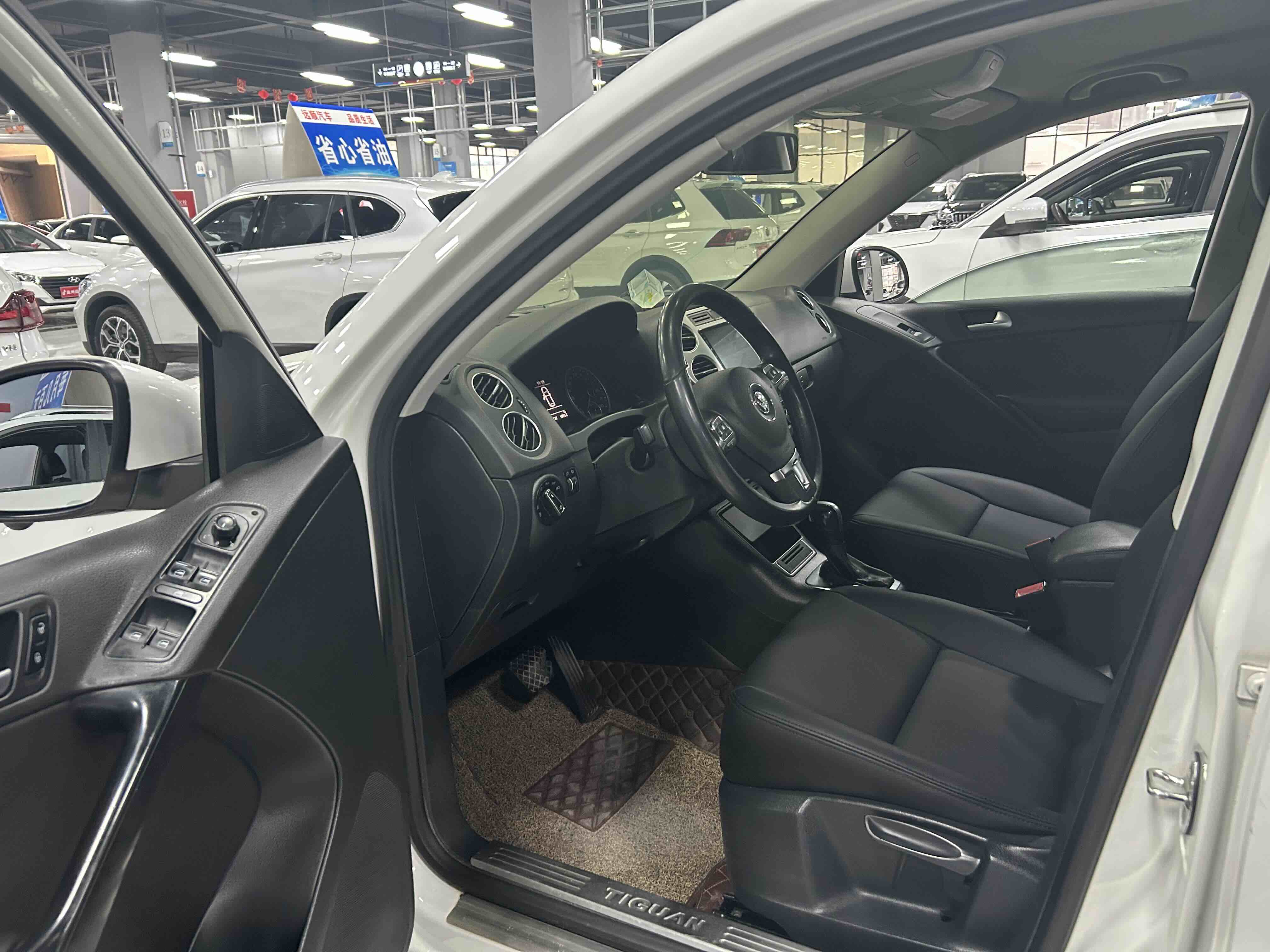 Volkswagen Tiguan 2015 car image #4