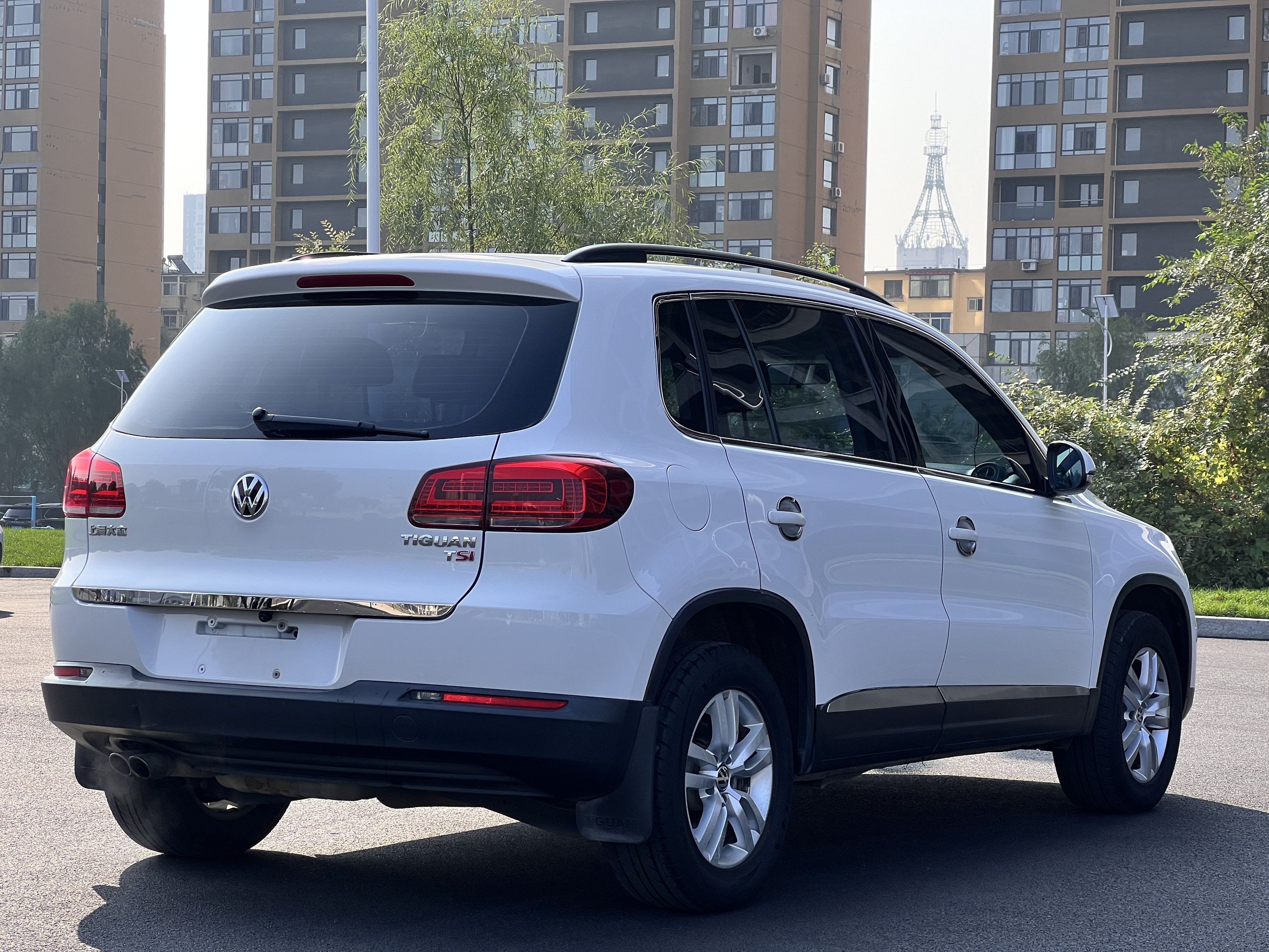 Volkswagen Tiguan 2015 car image #4