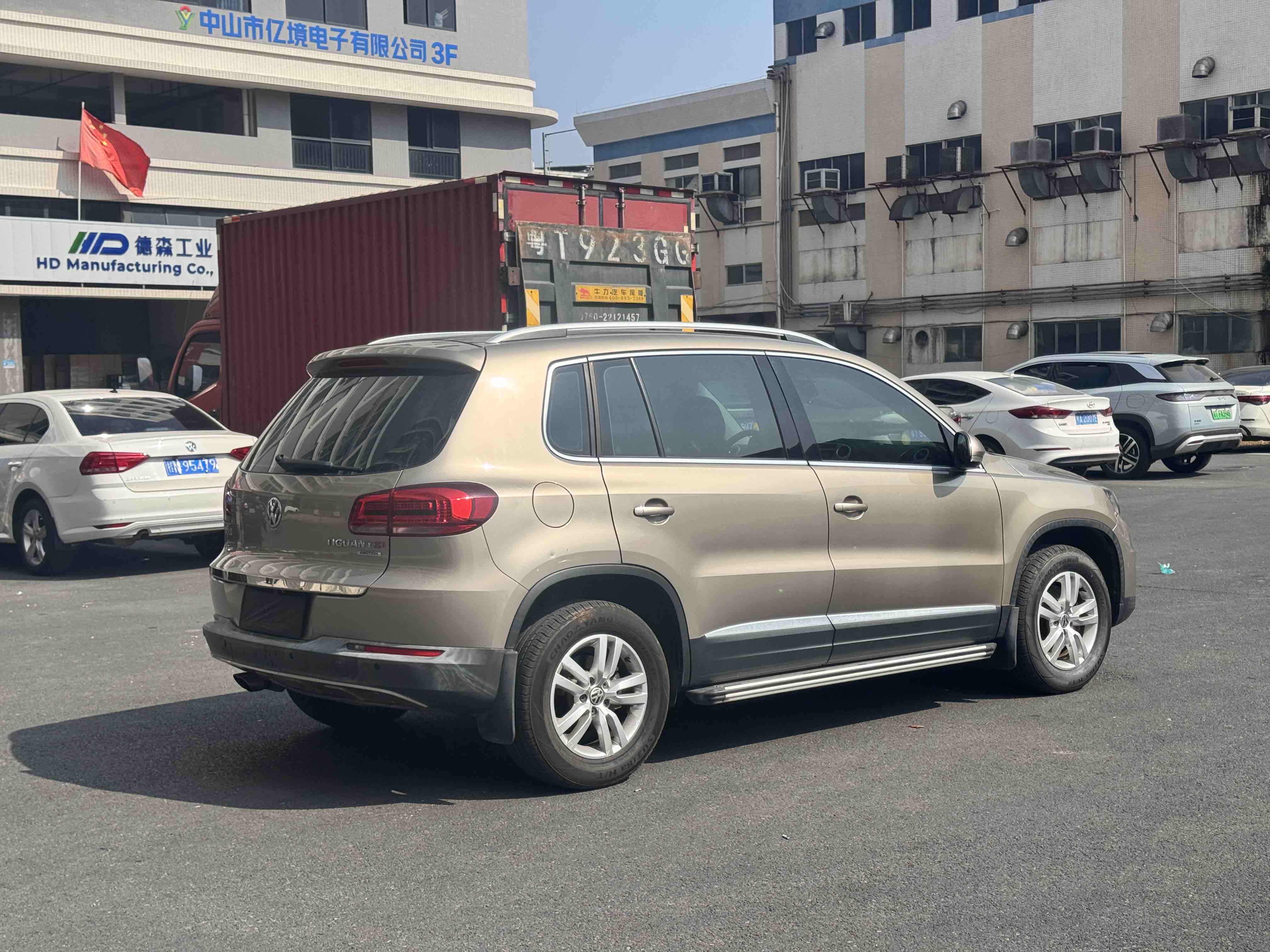 Volkswagen Tiguan 2014 car image #4