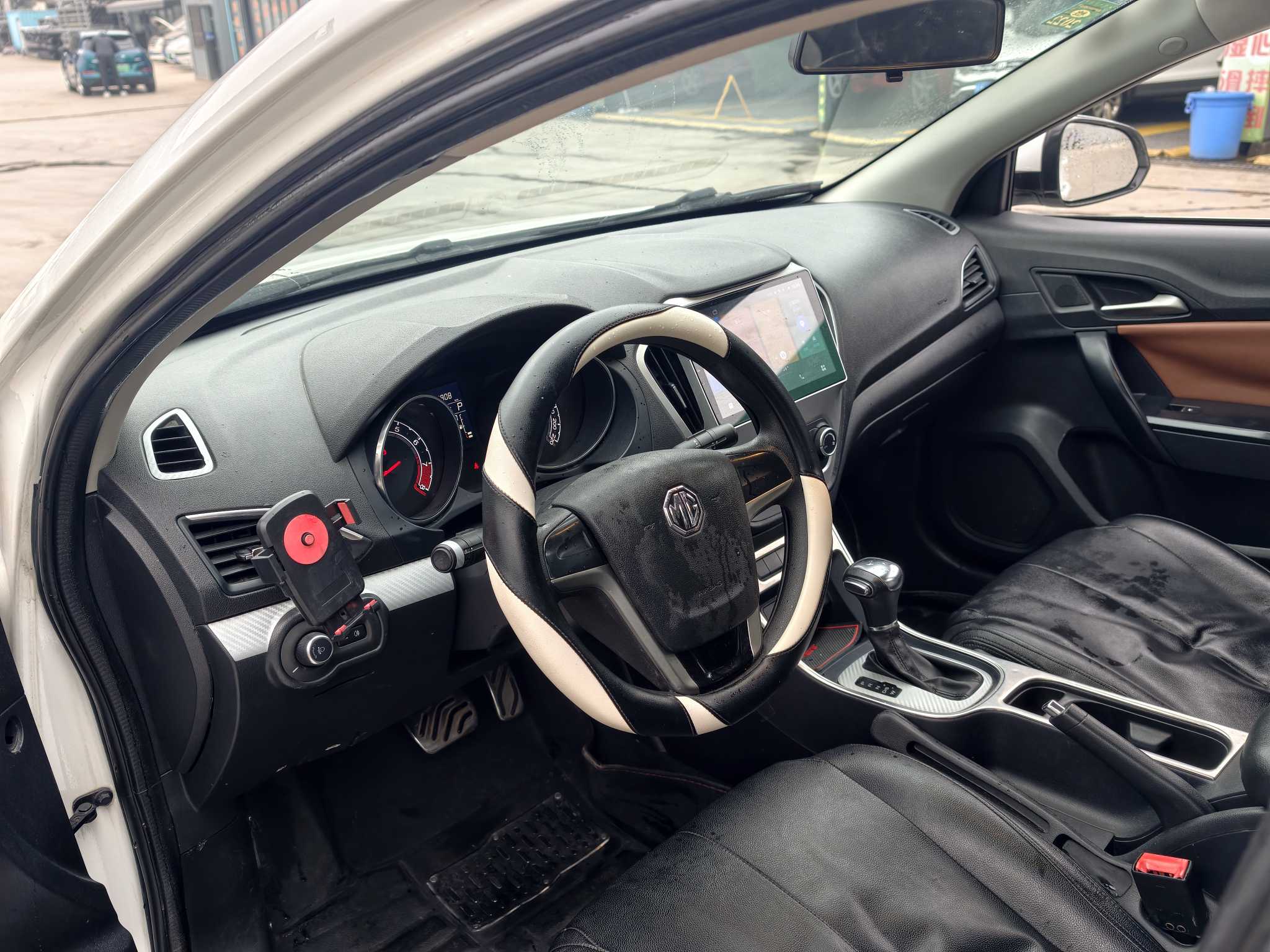 MG GT 2015 car image #4