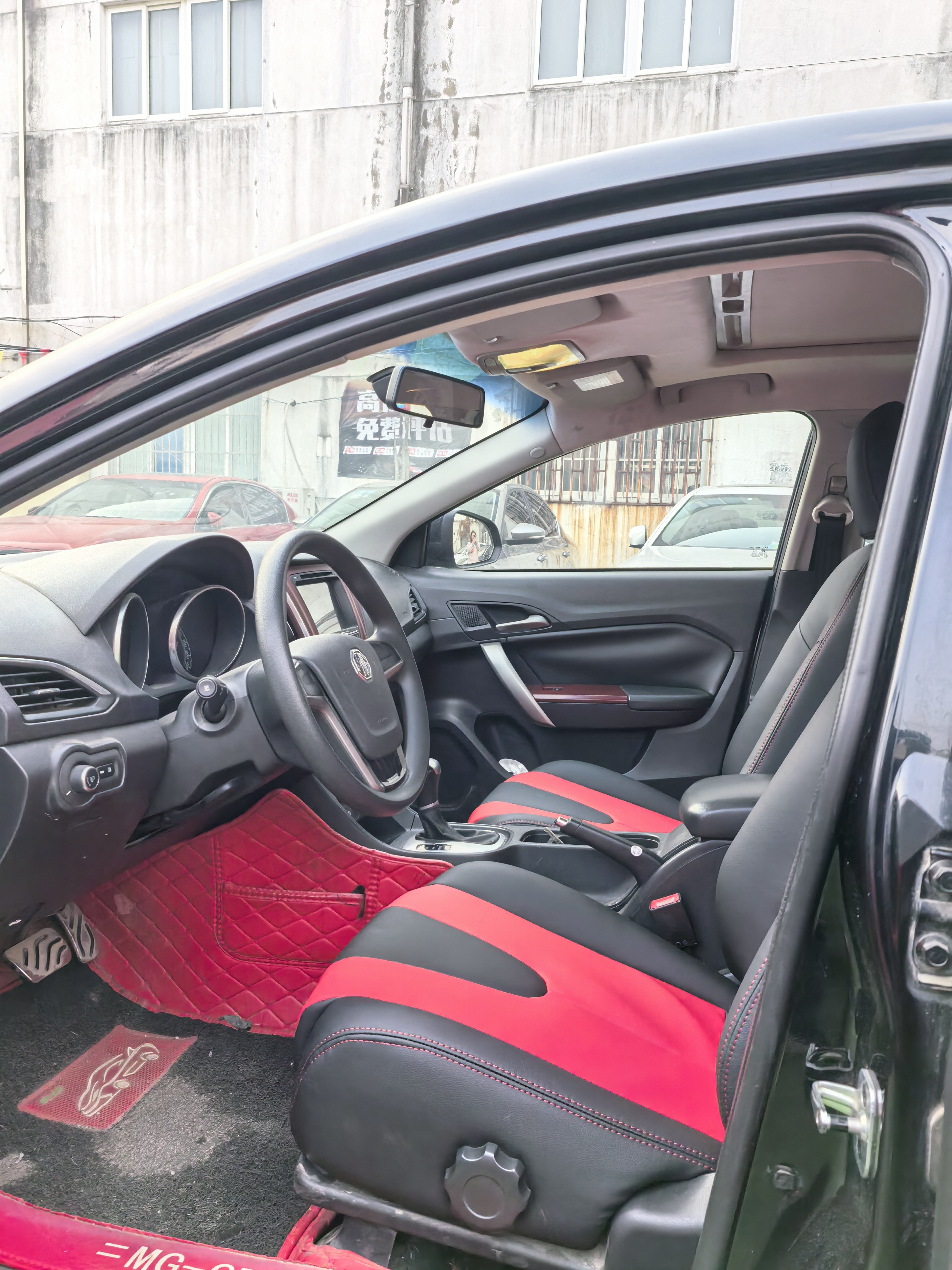 MG GT 2015 car image #4