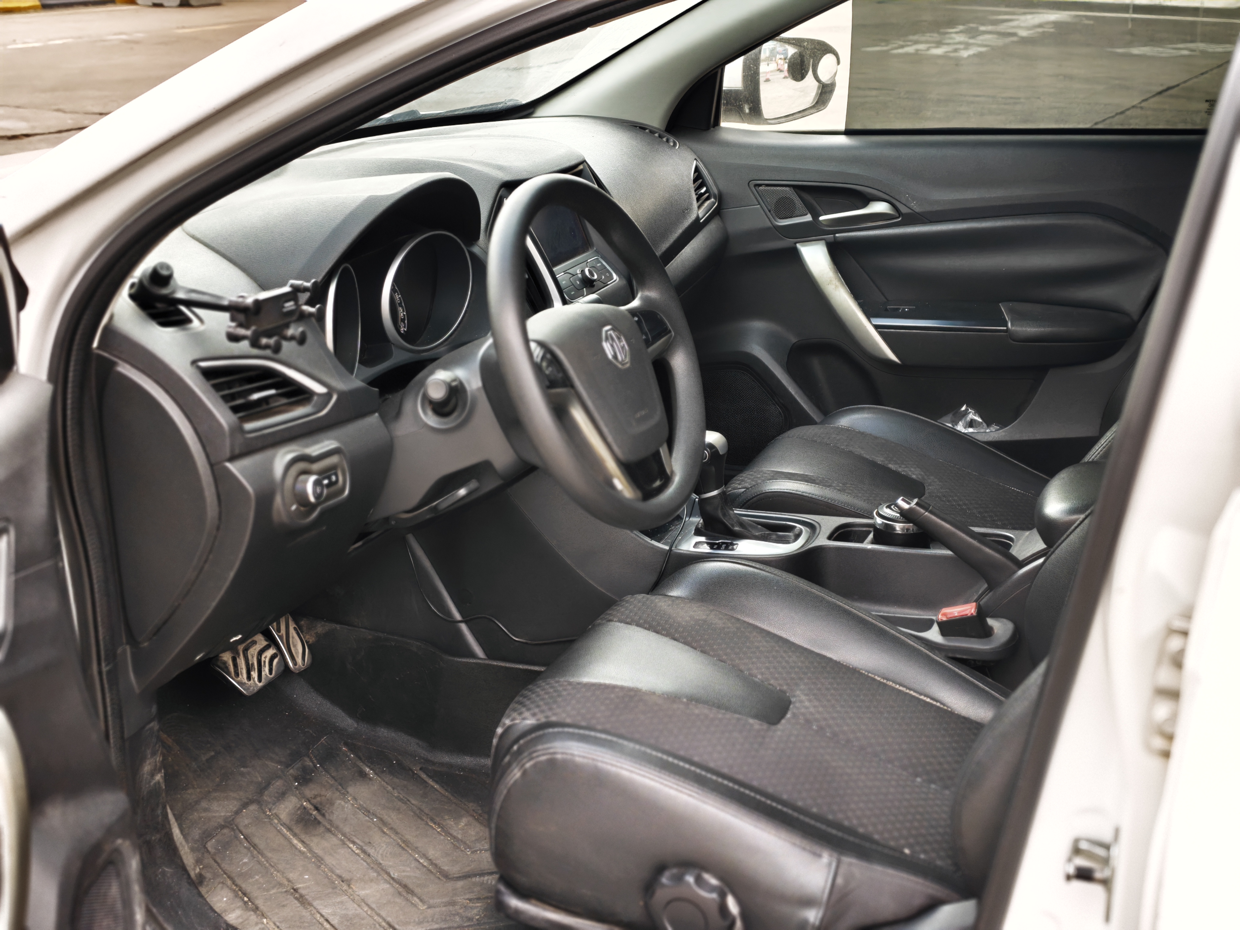 MG GT 2014 car image #4