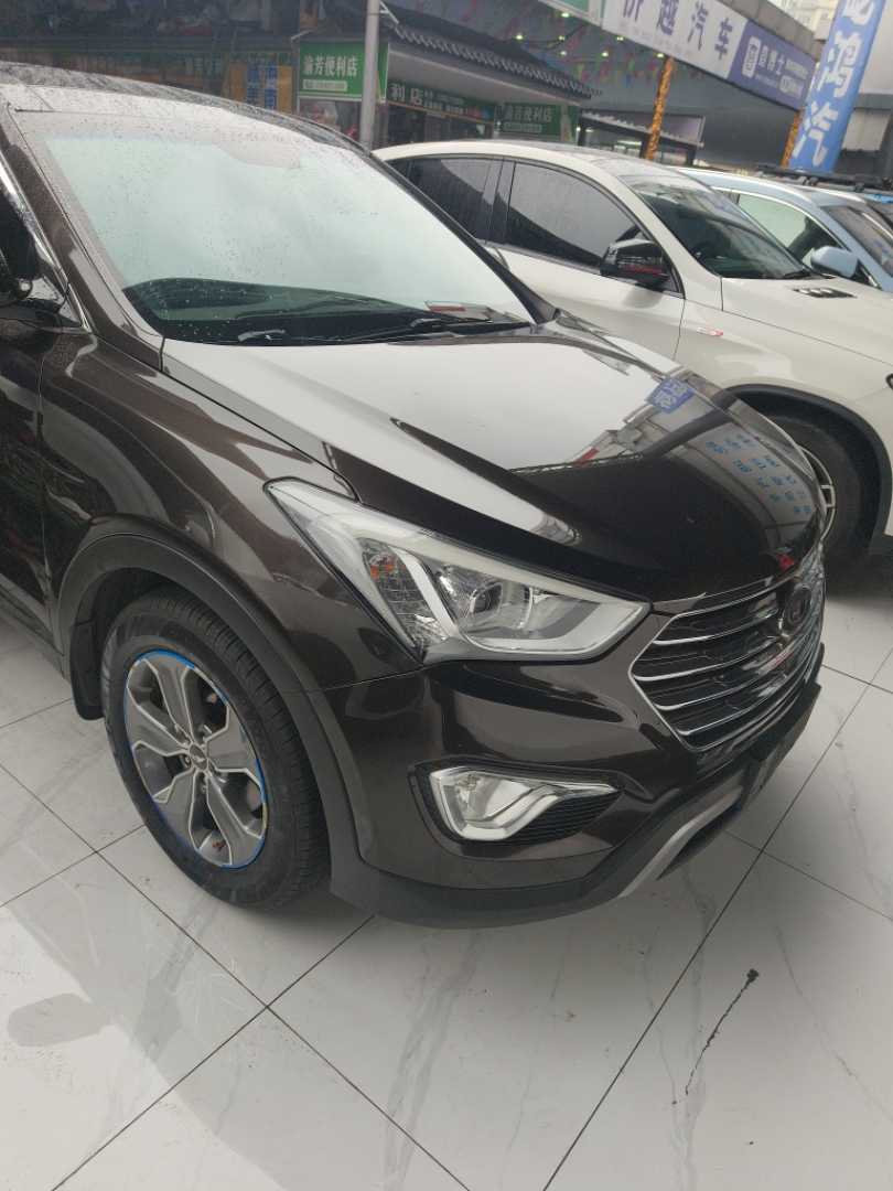 Hyundai Grand Santa Fe 2017 car image #4