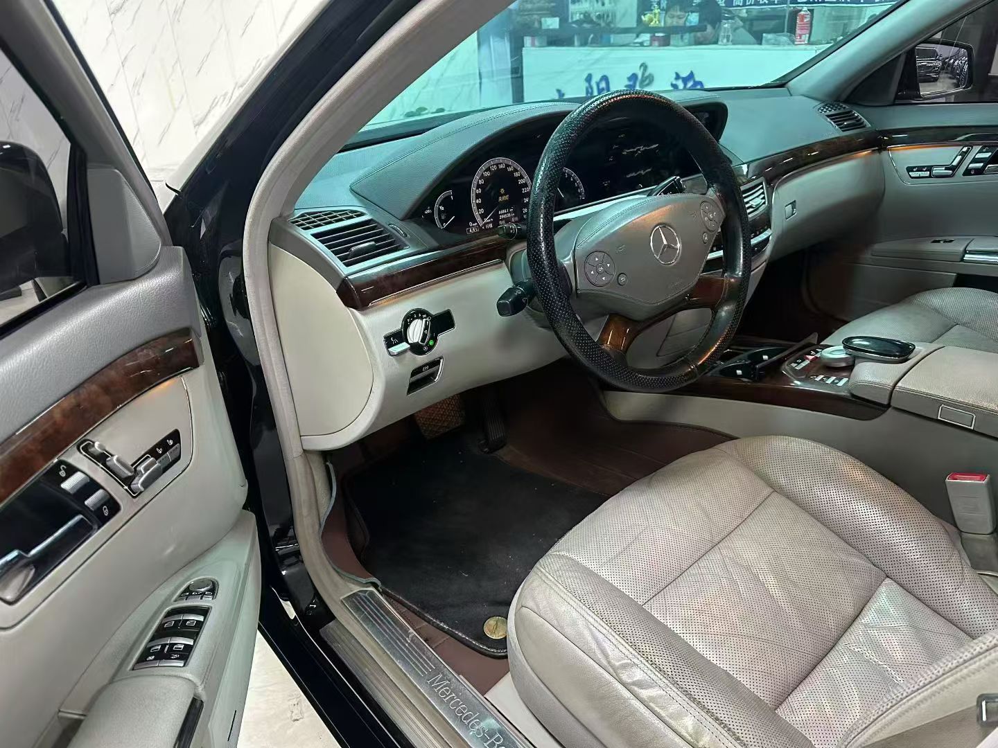 Mercedes-Benz S Class 2010 car image #4