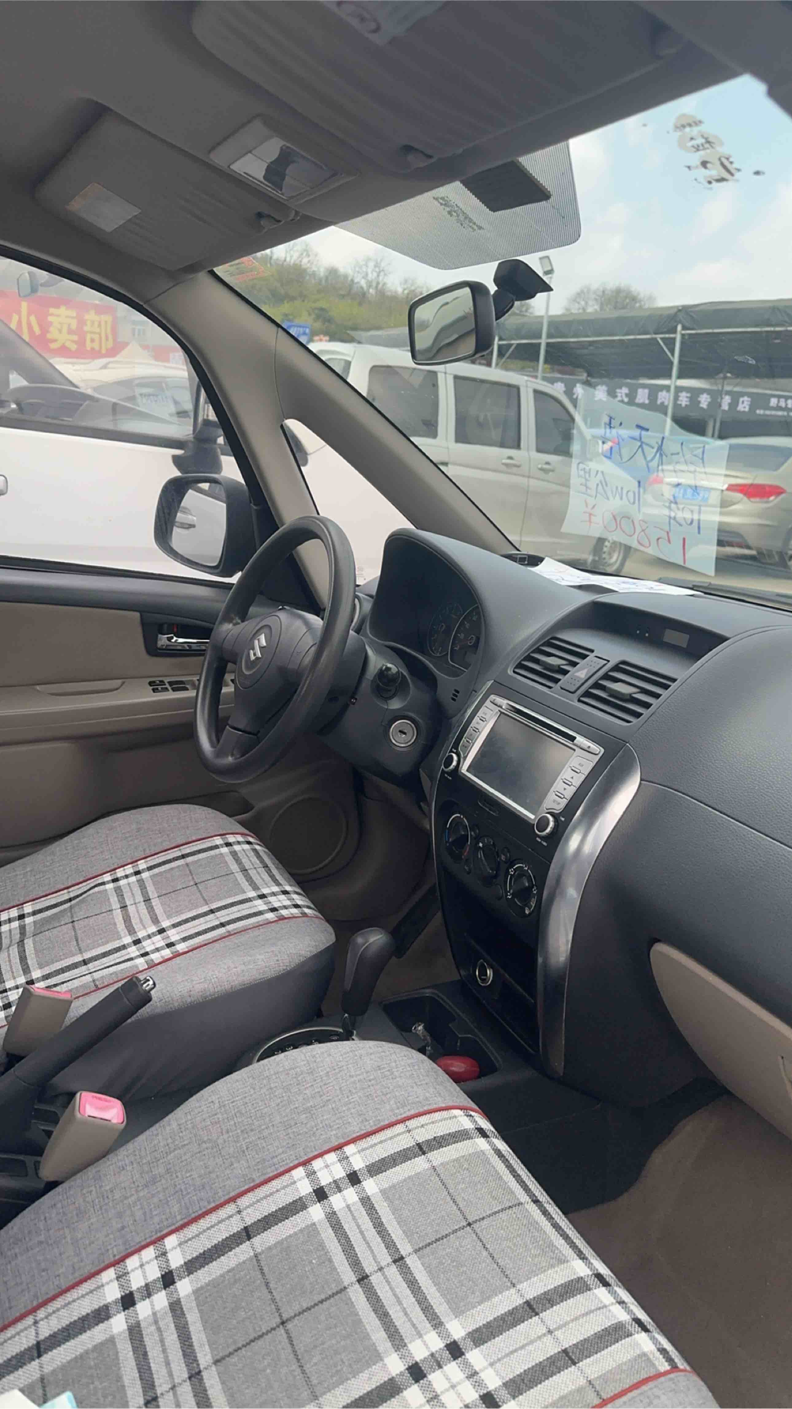 Suzuki SX4 Sedan 2010 imagem de carro #4