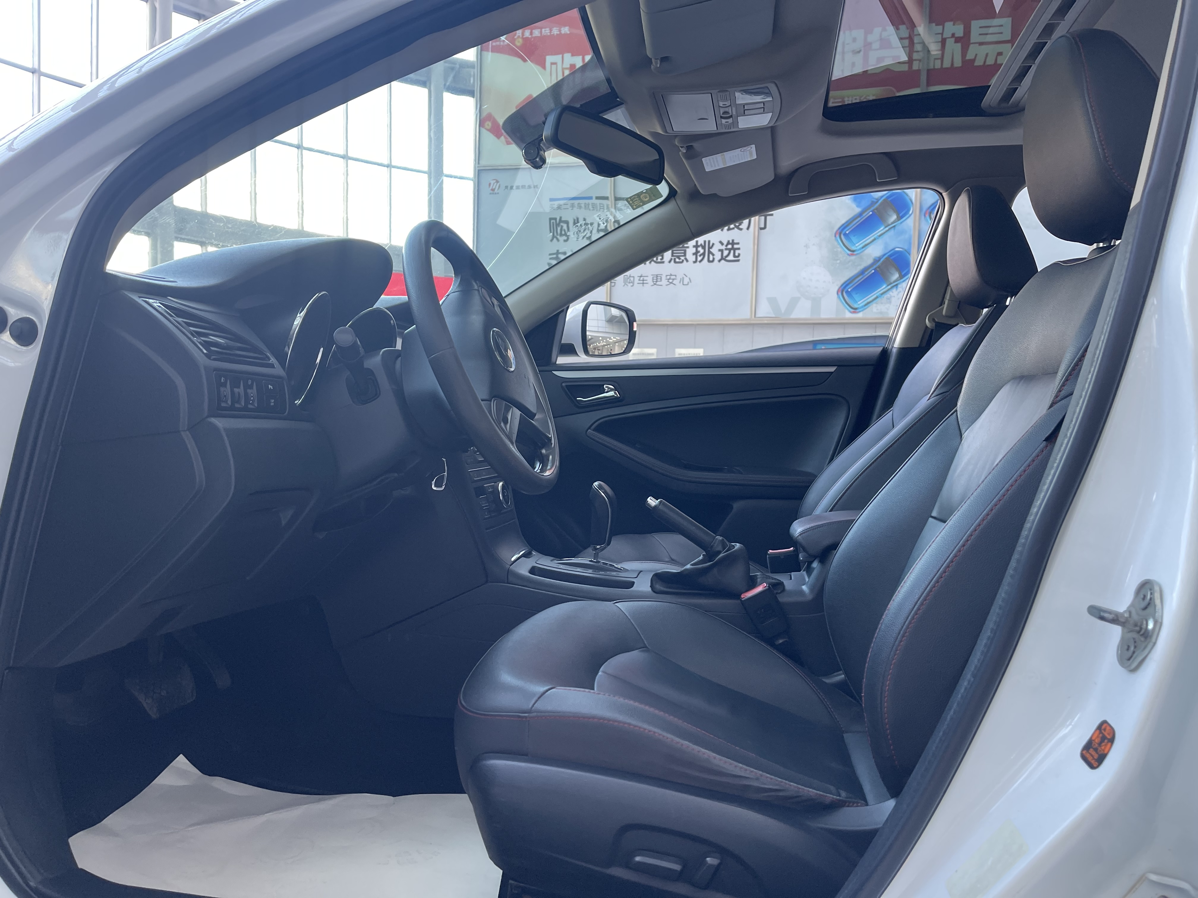 2014 car image #4