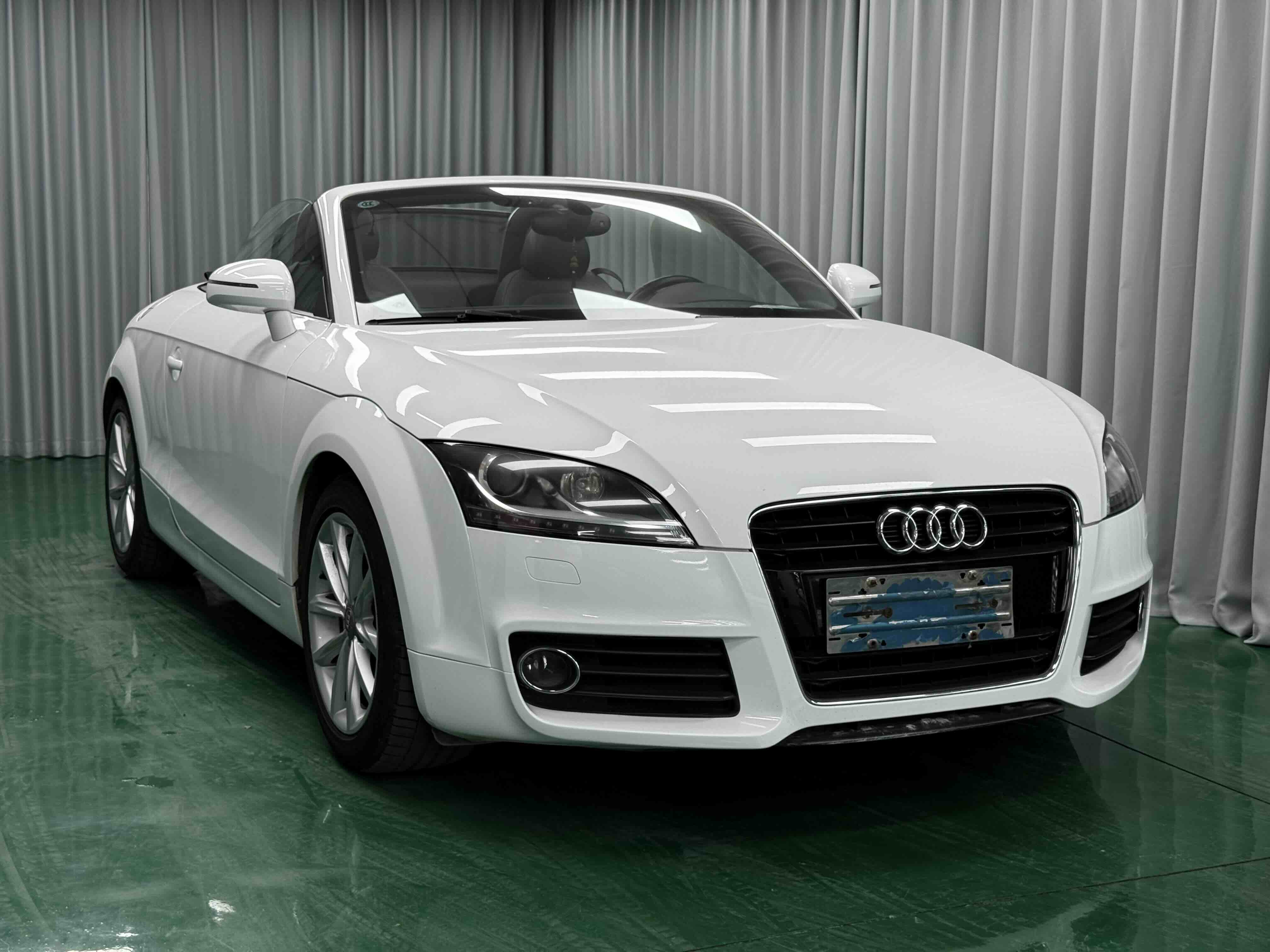 Audi TT 2011 #4 Audi TT 2011 car image #4