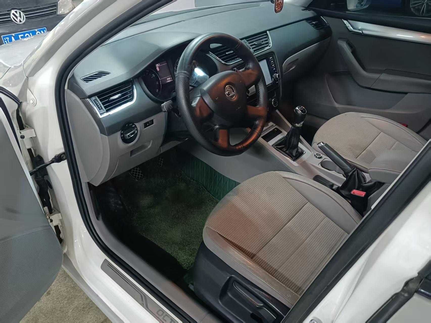 Skoda Octavia 2015 car image #4