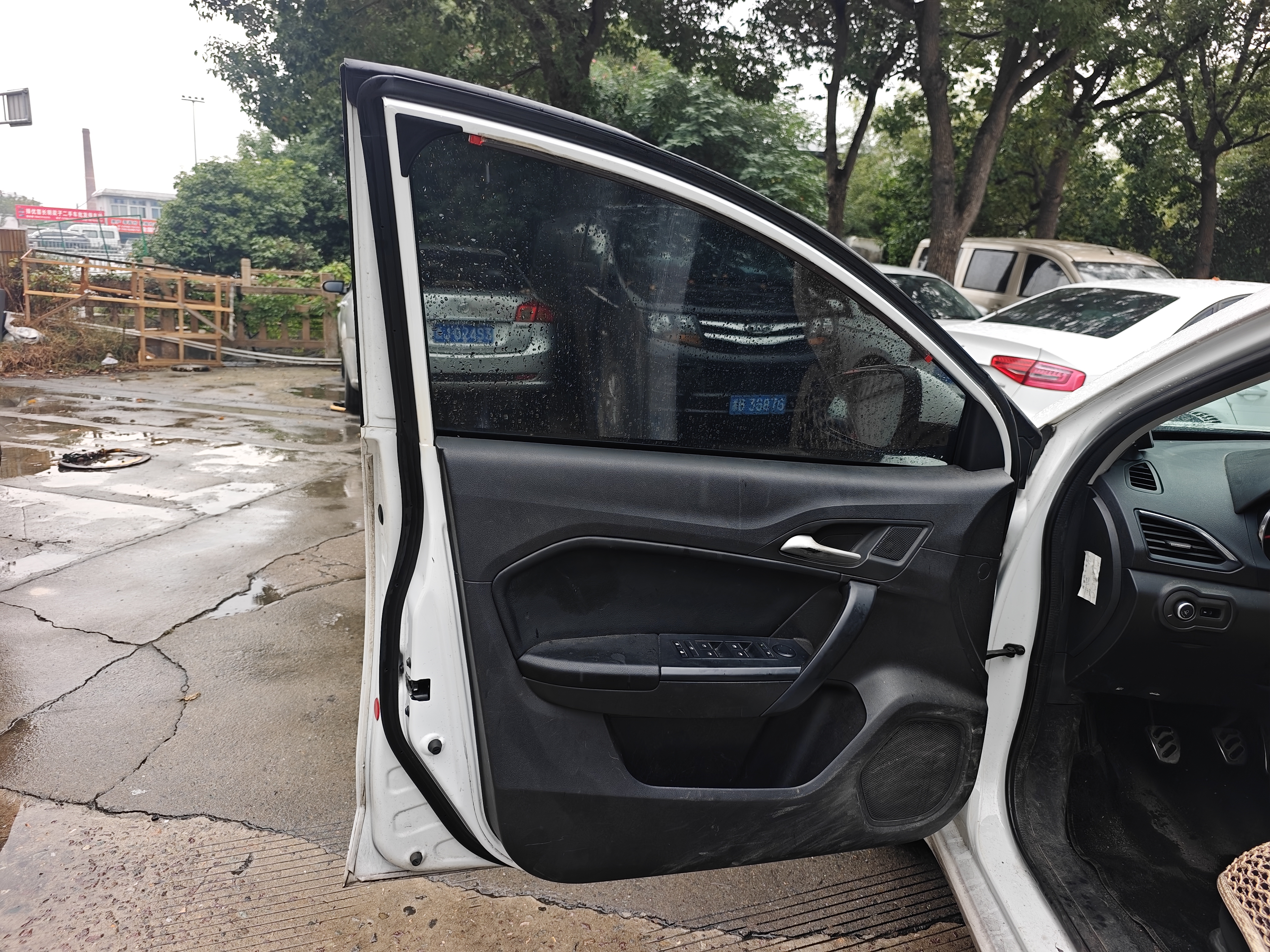 MG GT 2015 car image #4