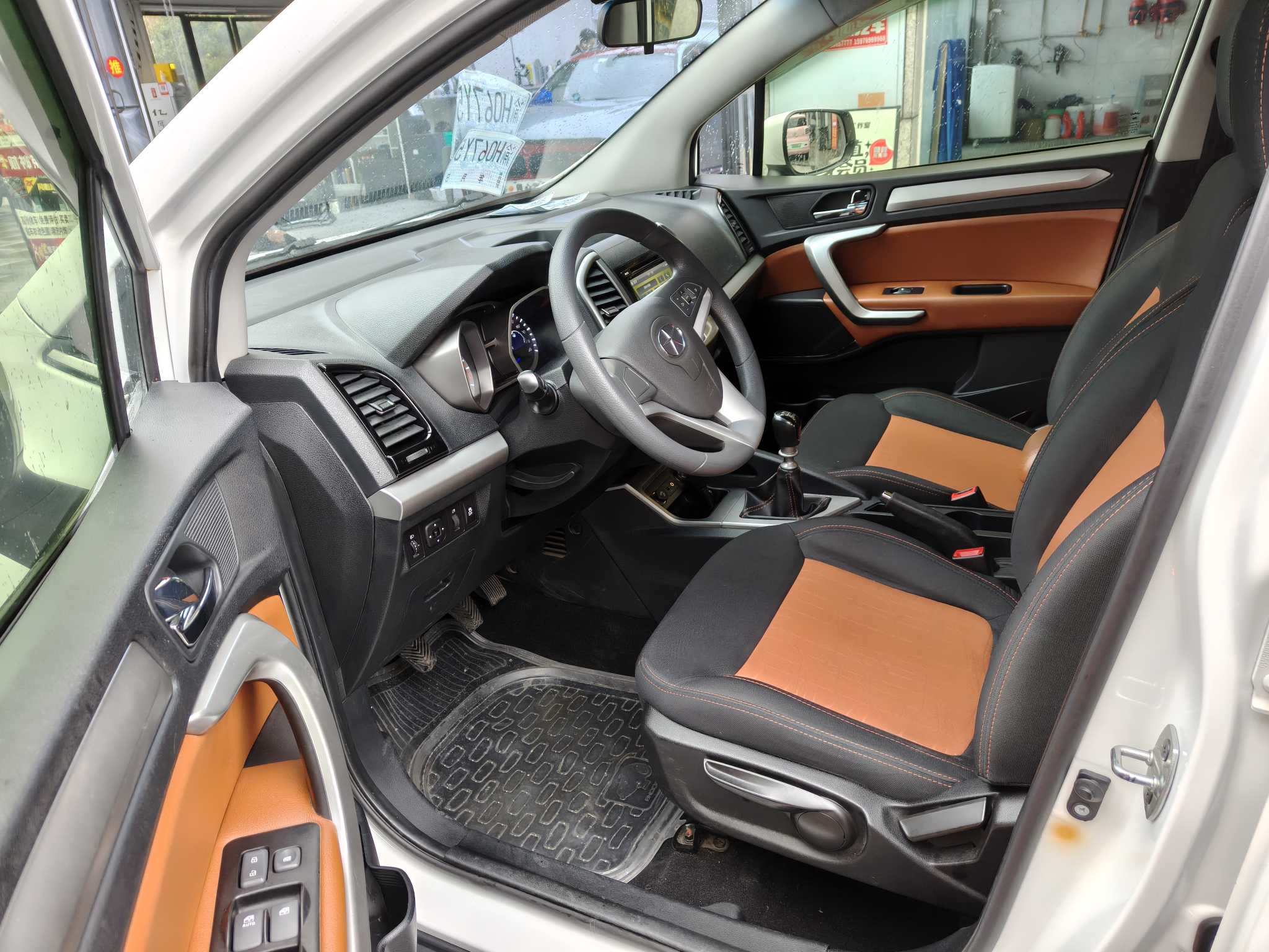 JAC 2015 car image #4