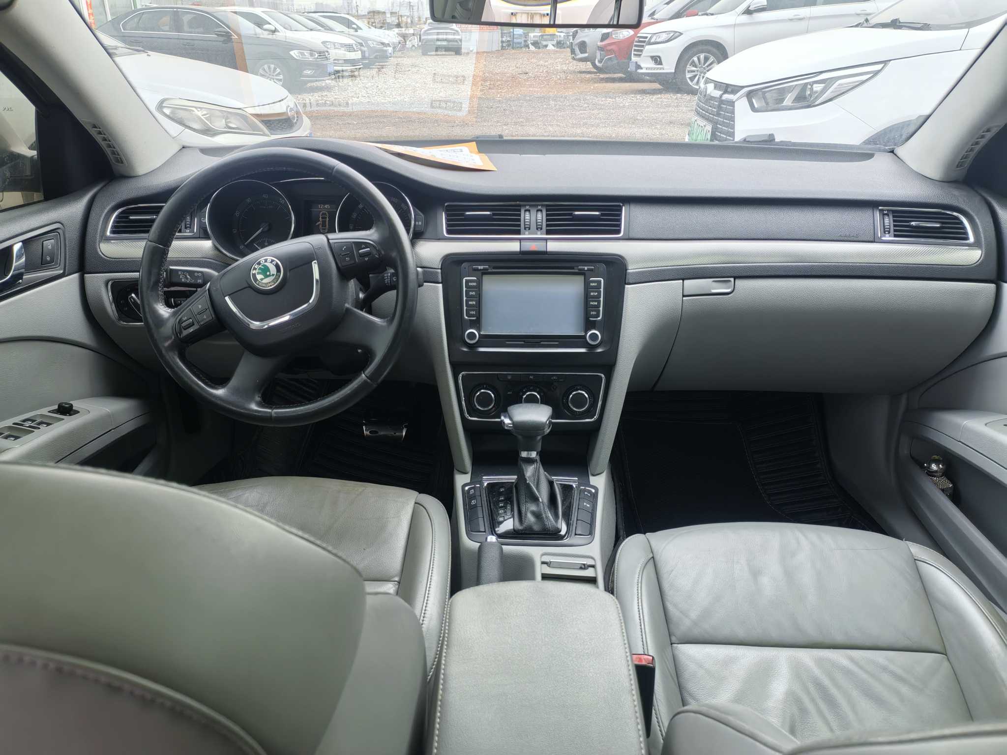 Skoda Superb 2013 car image #4