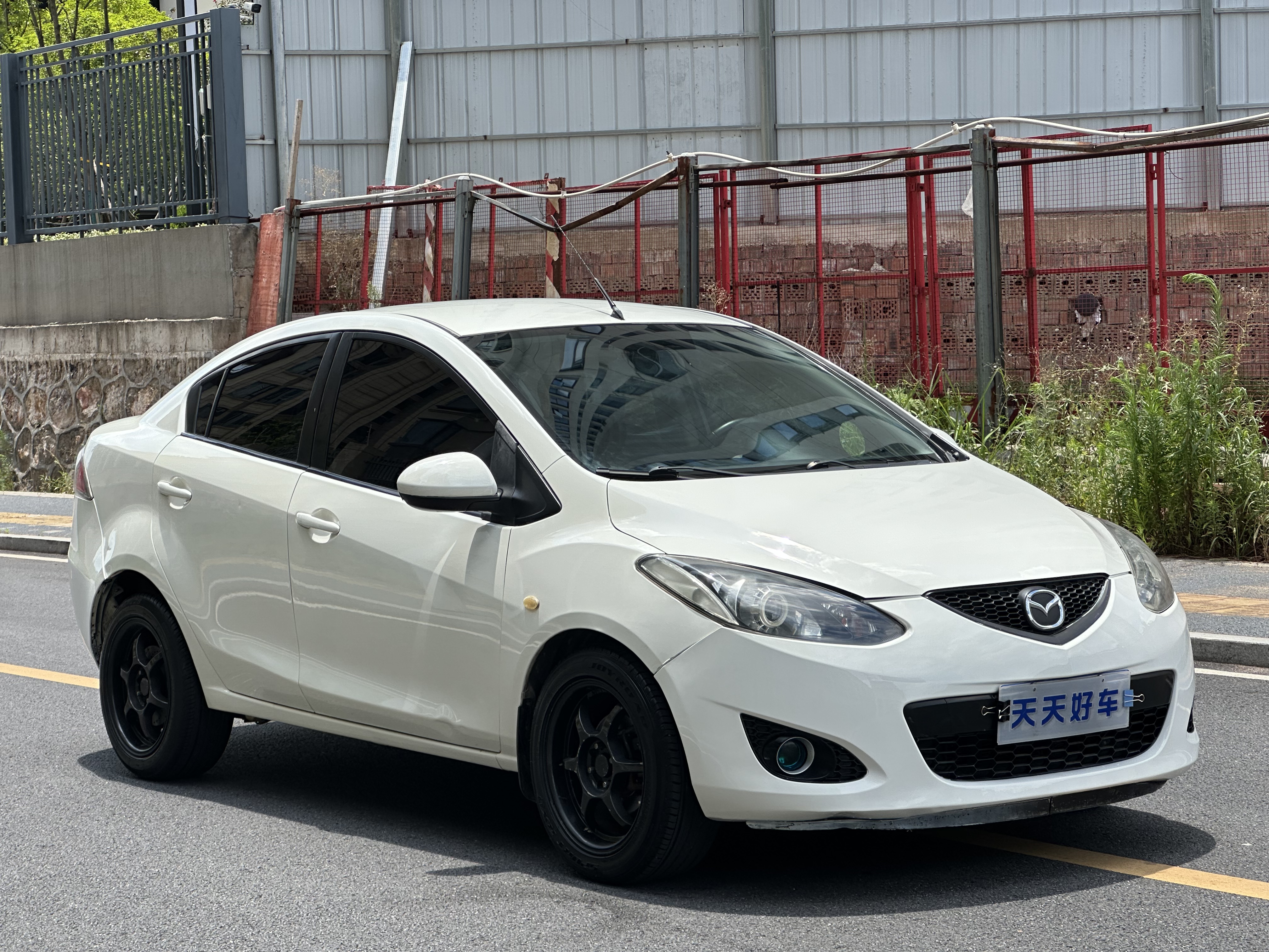 Mazda 2 Sedan 2011 صورة سيارة #4