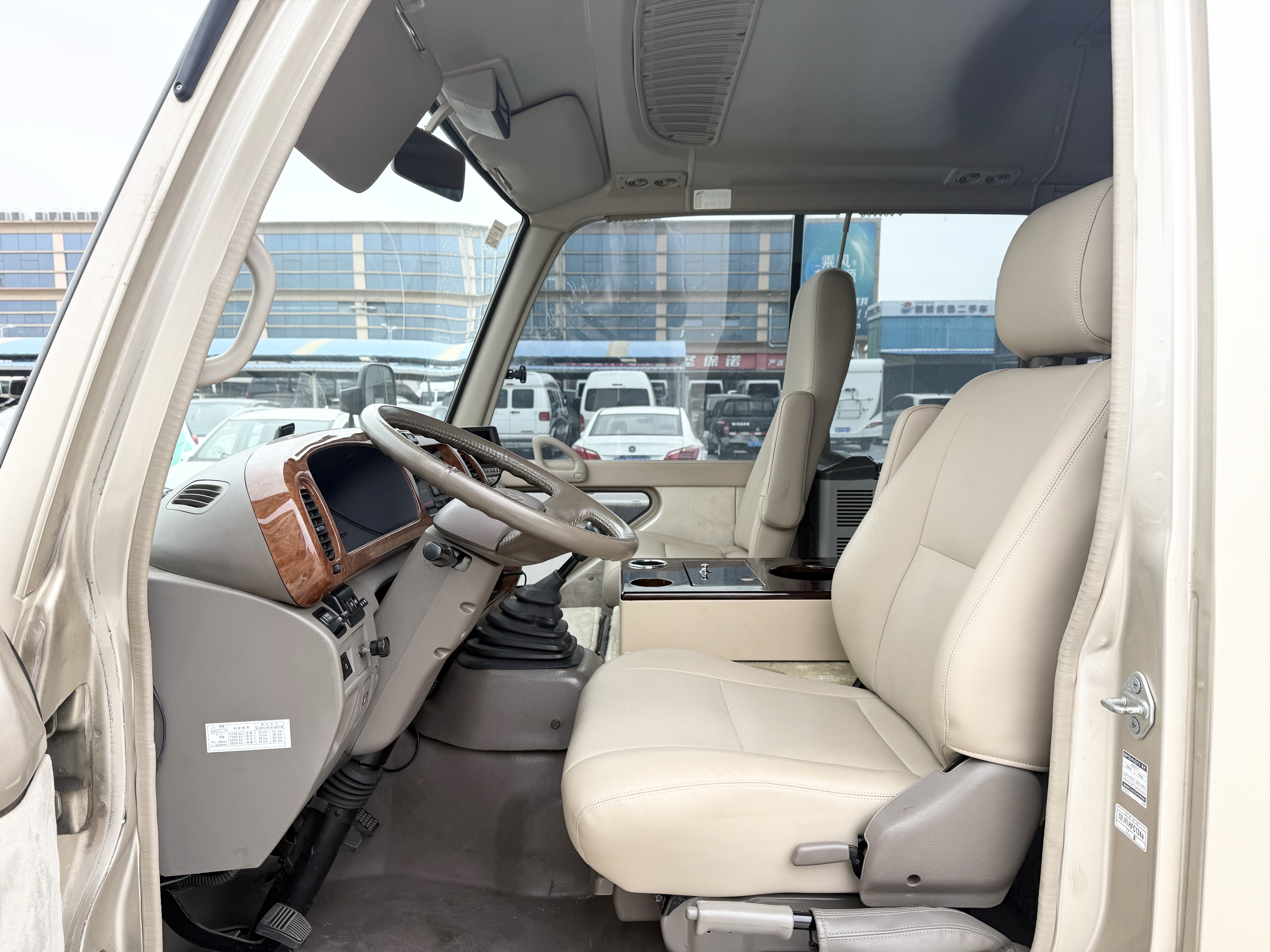 Toyota Coaster 2011 imagen de coche #4