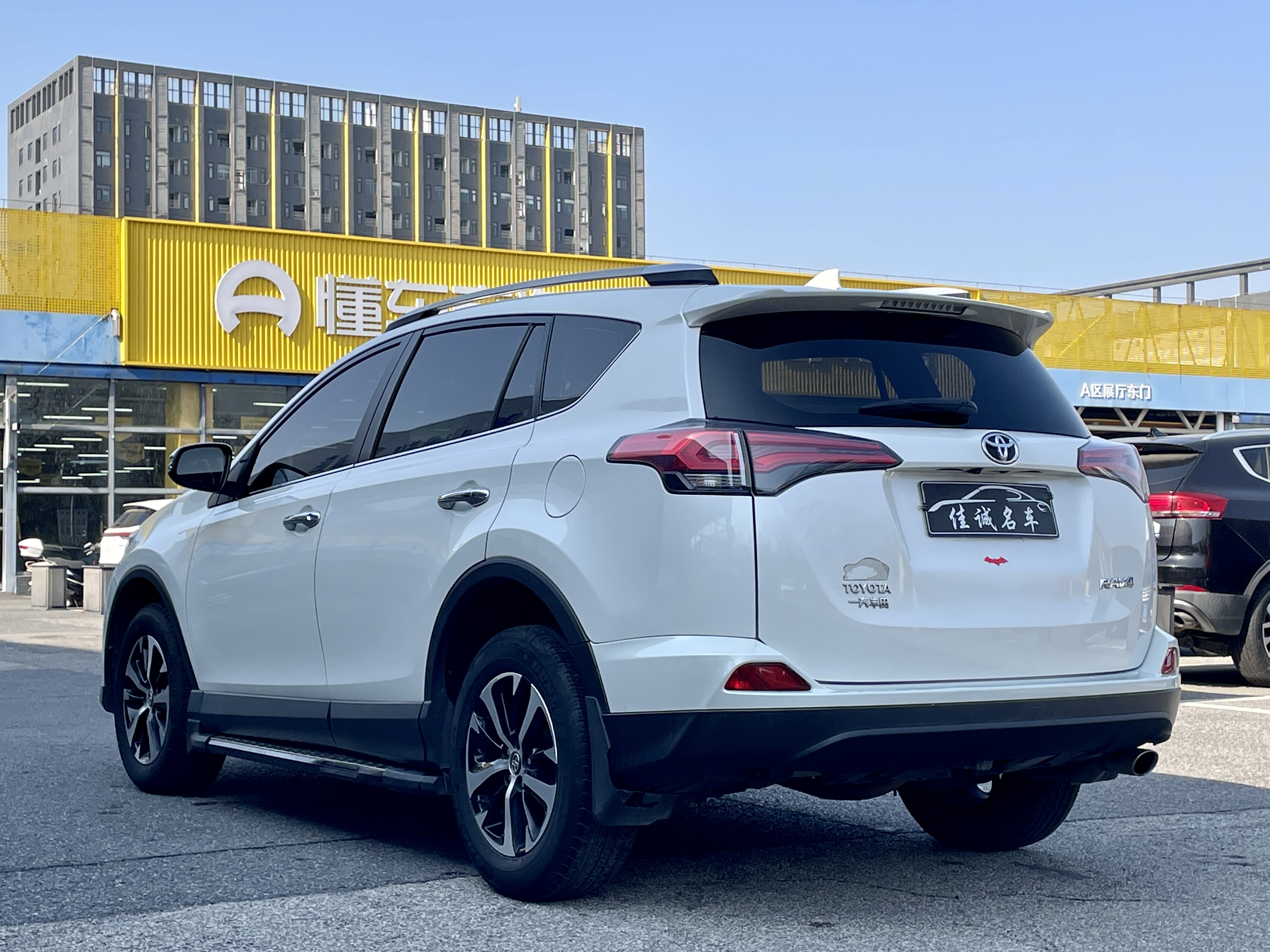 Toyota RAV4 2018 #4 Toyota RAV4 2018 car image #4