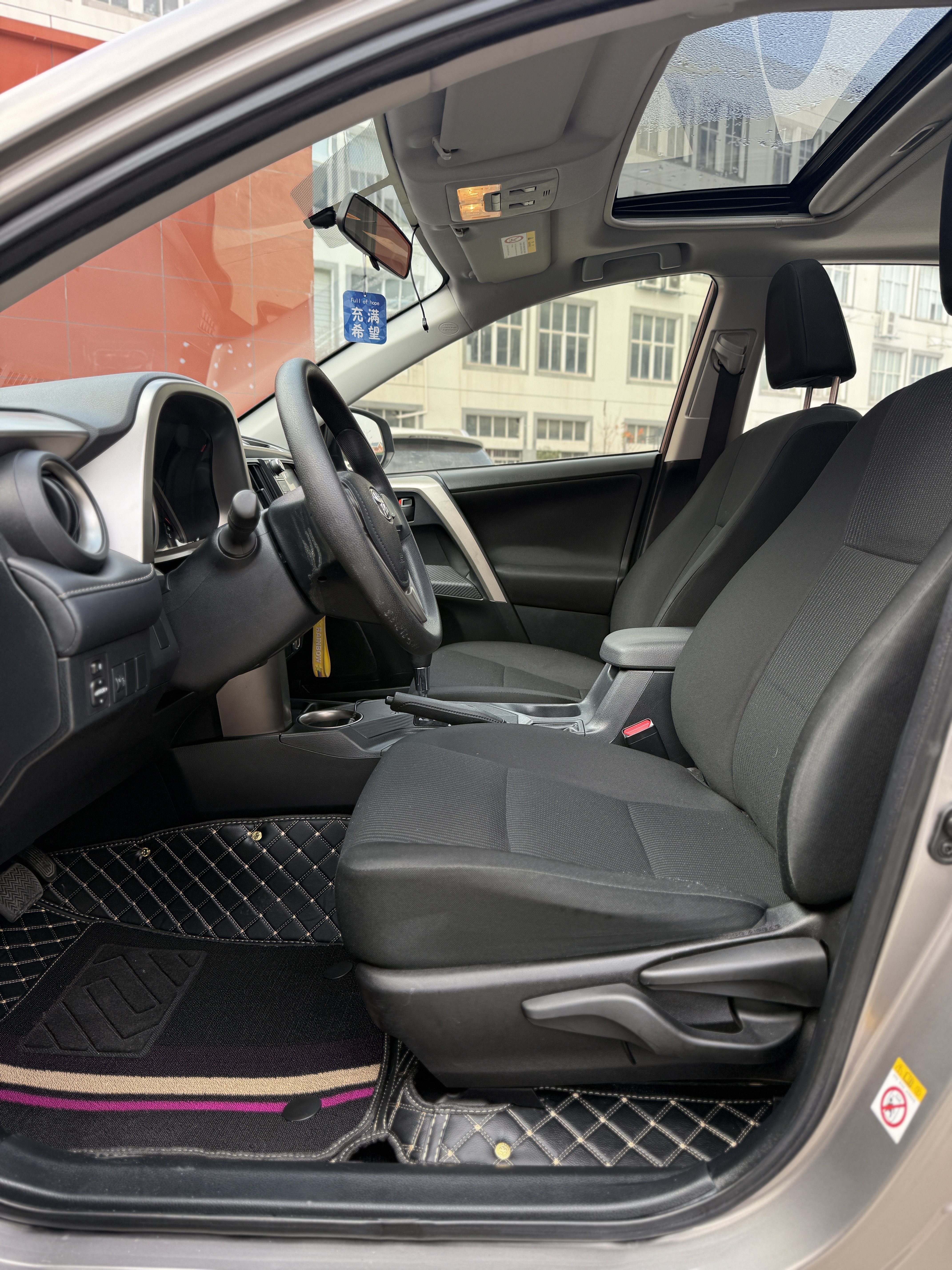 Toyota RAV4 2016 car image #4