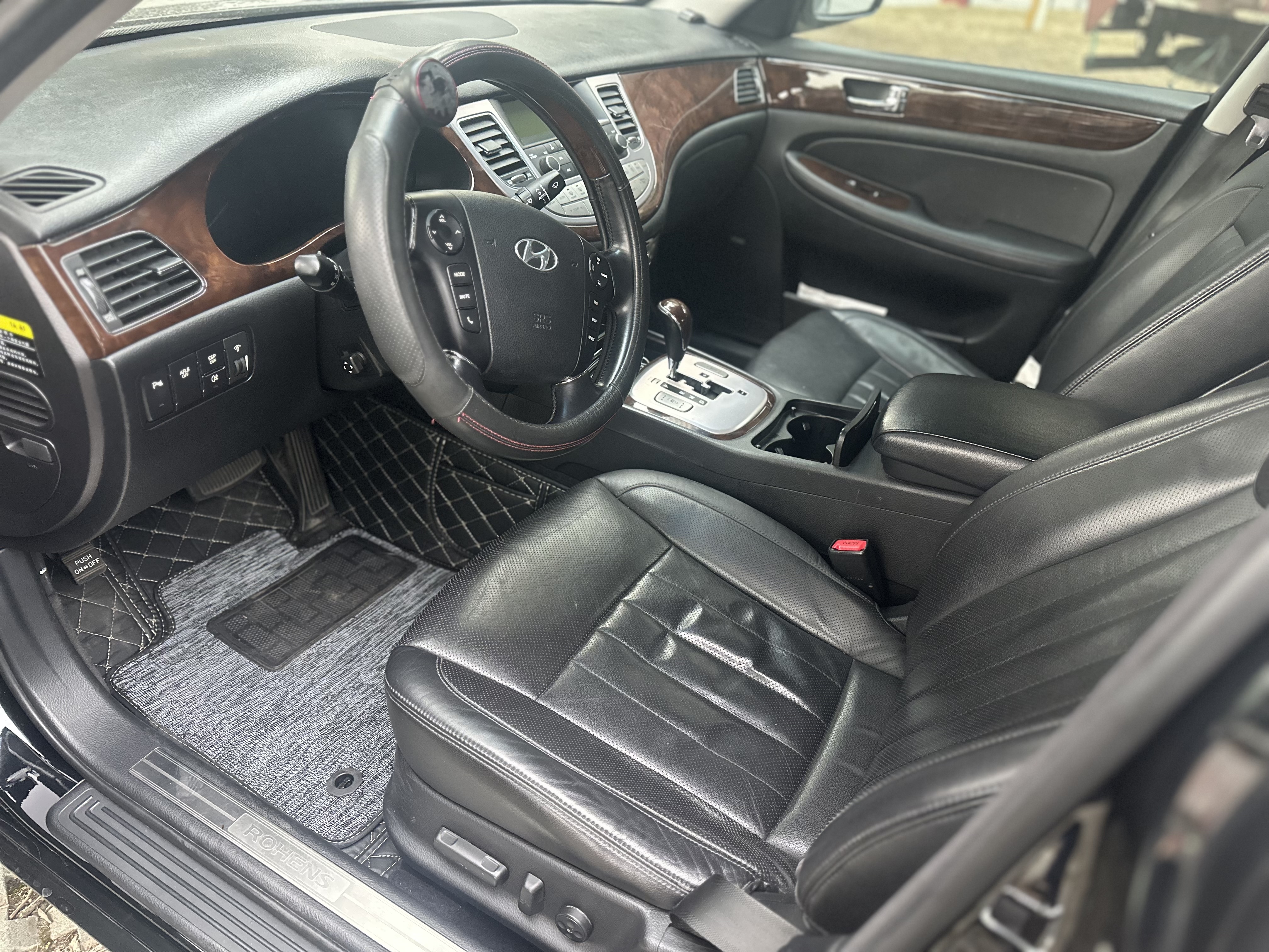 Hyundai Rohens 2011 #4 Hyundai Rohens 2011 car image #4