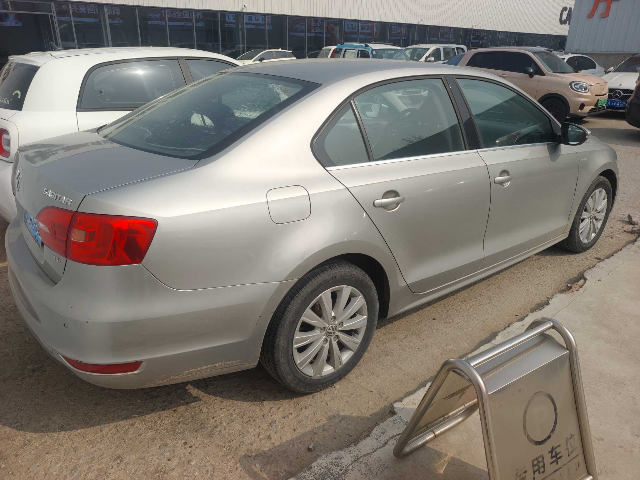 Volkswagen Sagitar 2014 car image #4