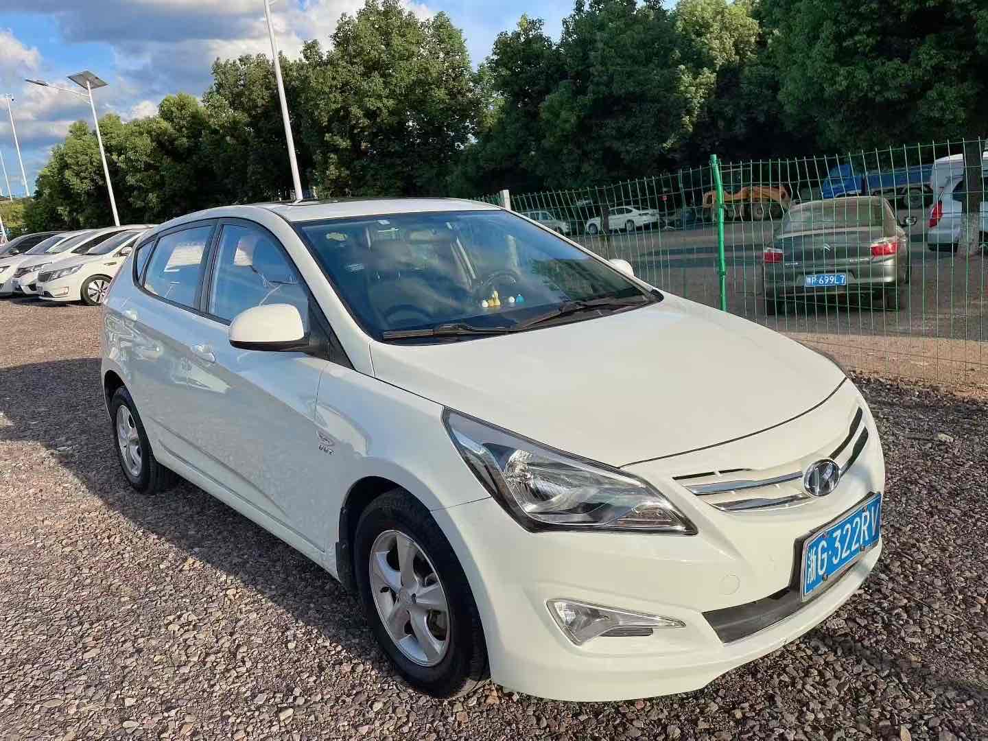 Hyundai Reina Hatchback 2015 immagine di auto #4