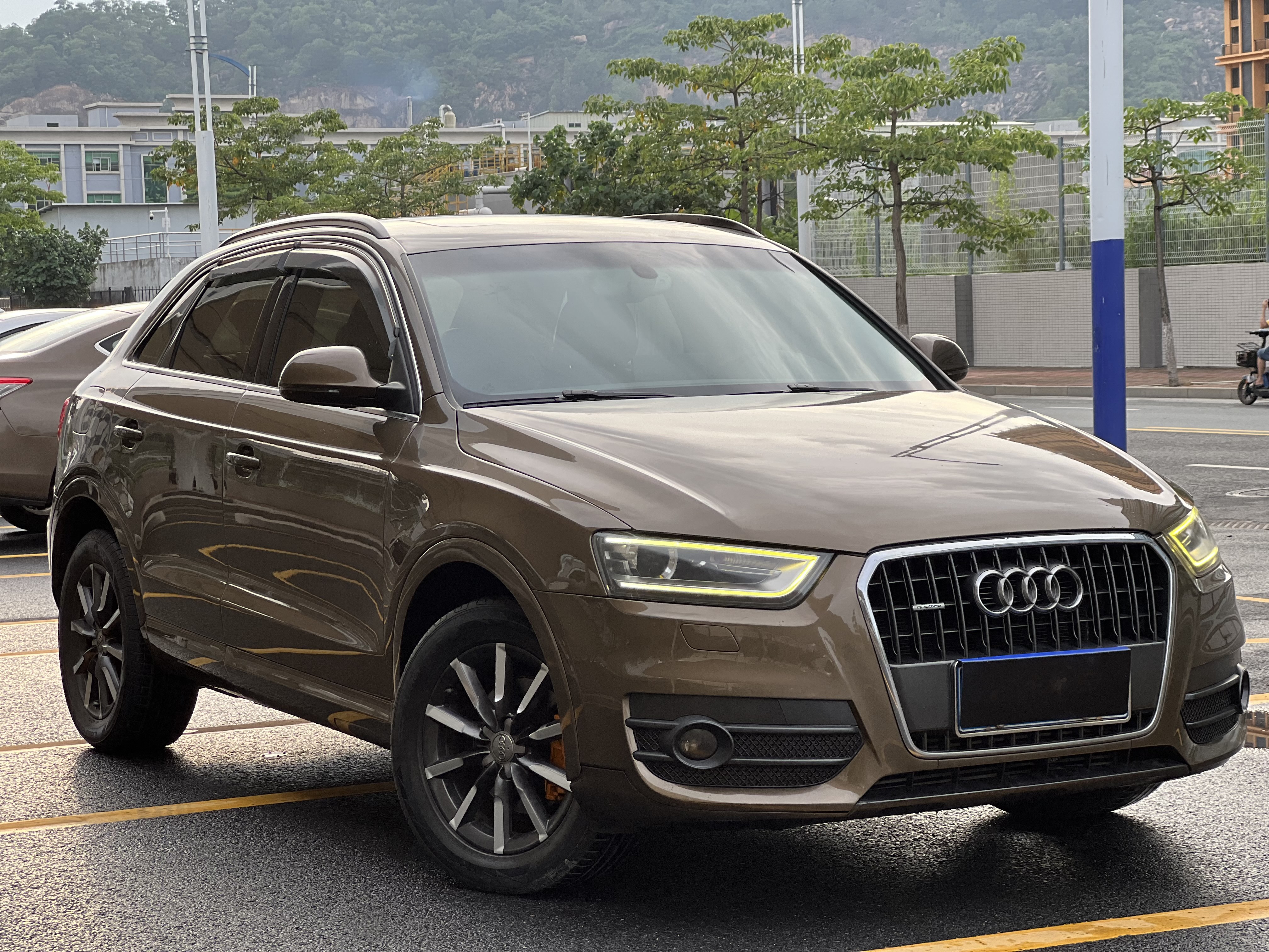 Audi Q3 (Imported) 2013 car image #4