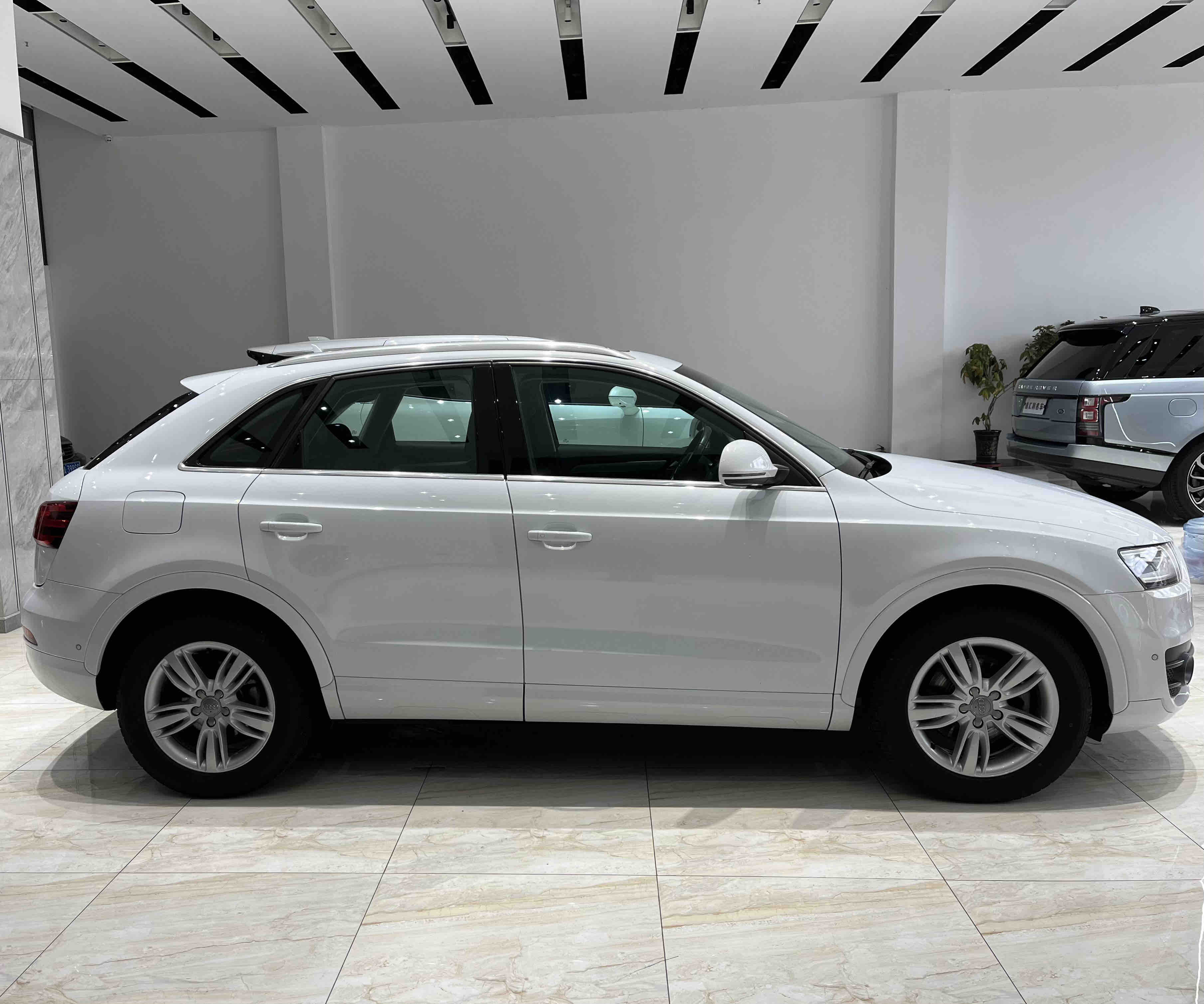 Audi Q3 (Imported) 2012 car image #4