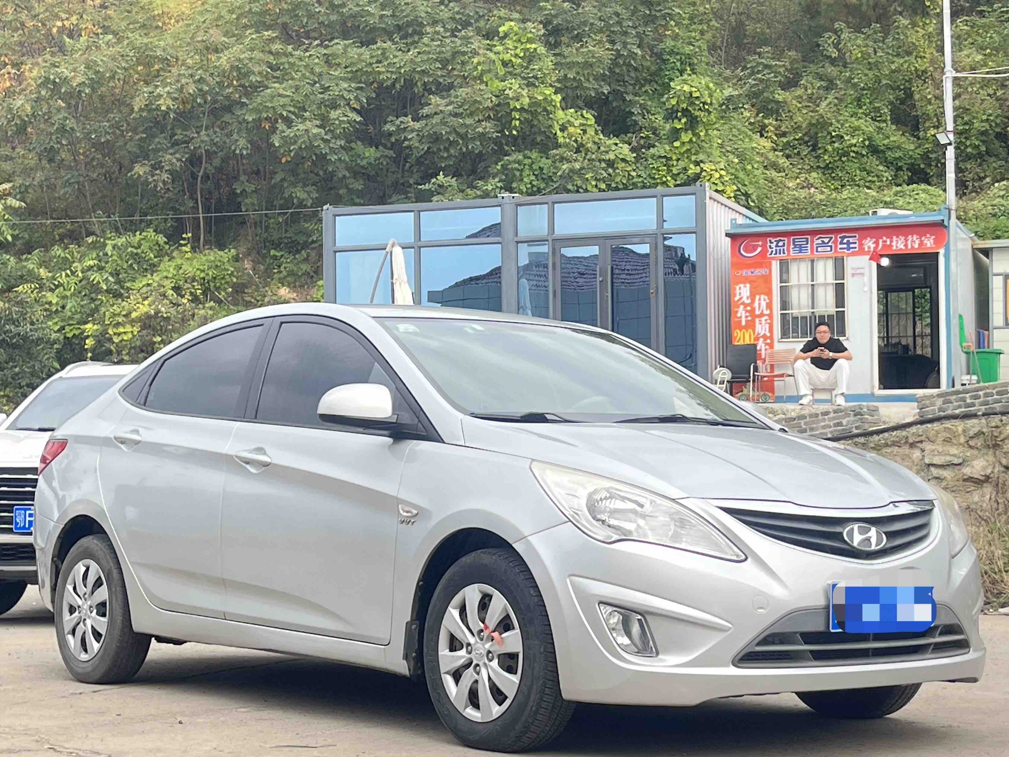 Hyundai Reina 2013 #4 Hyundai Reina 2013 car image #4