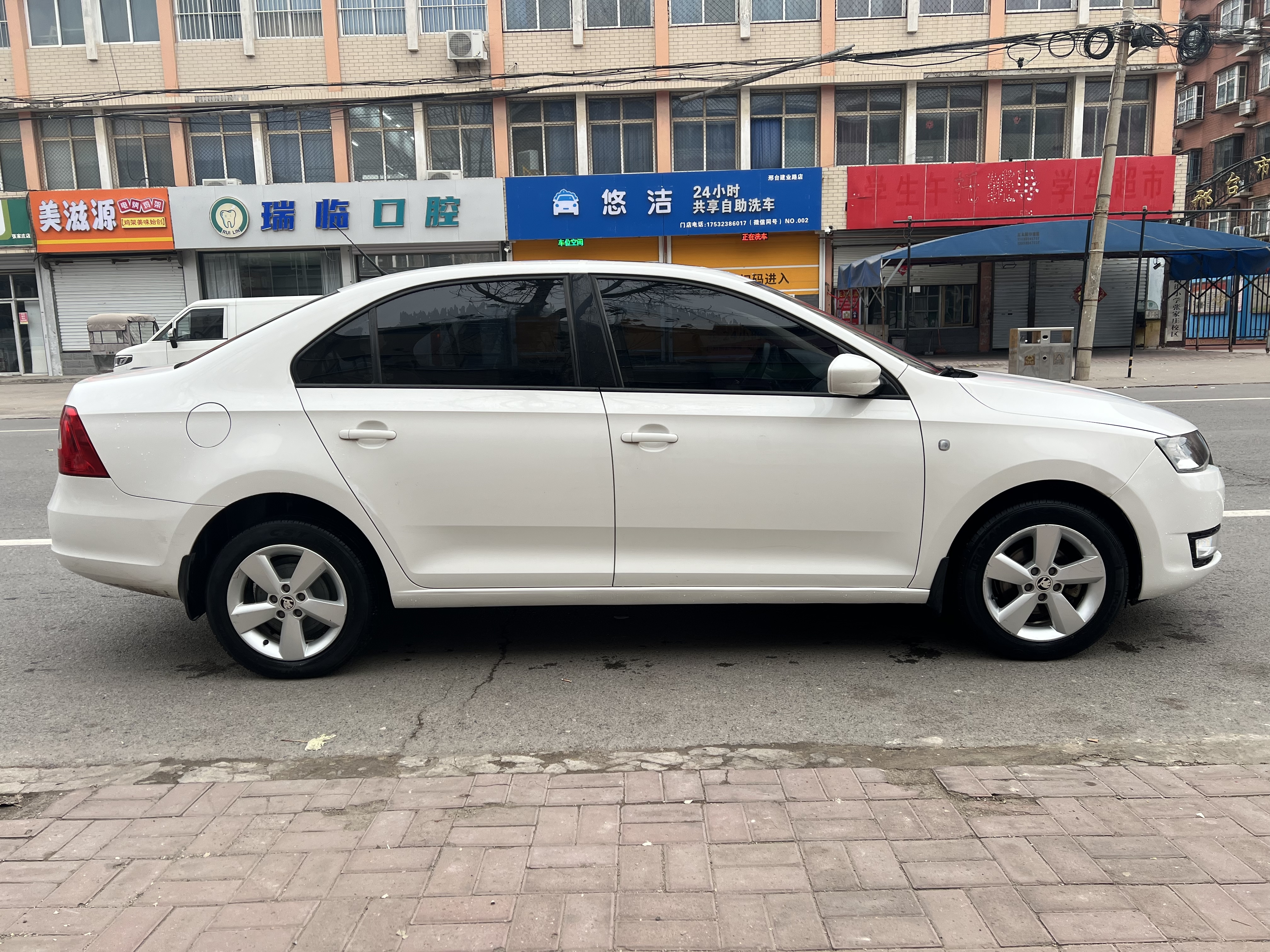 Skoda Rapid 2015 immagine di auto #4