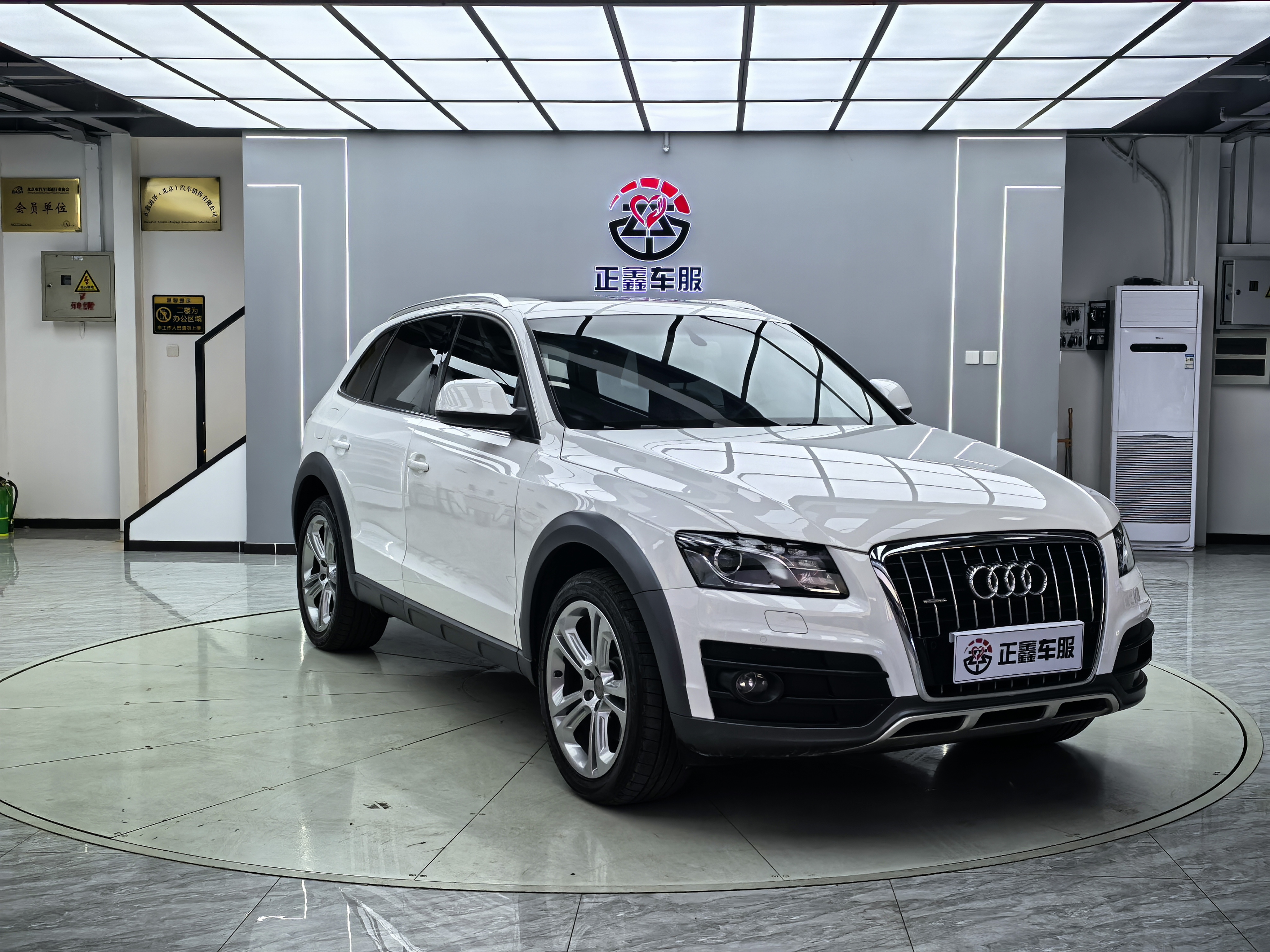 Audi Q5 (Imported) 2011 #4 Audi Q5 (Imported) 2011 car image #4