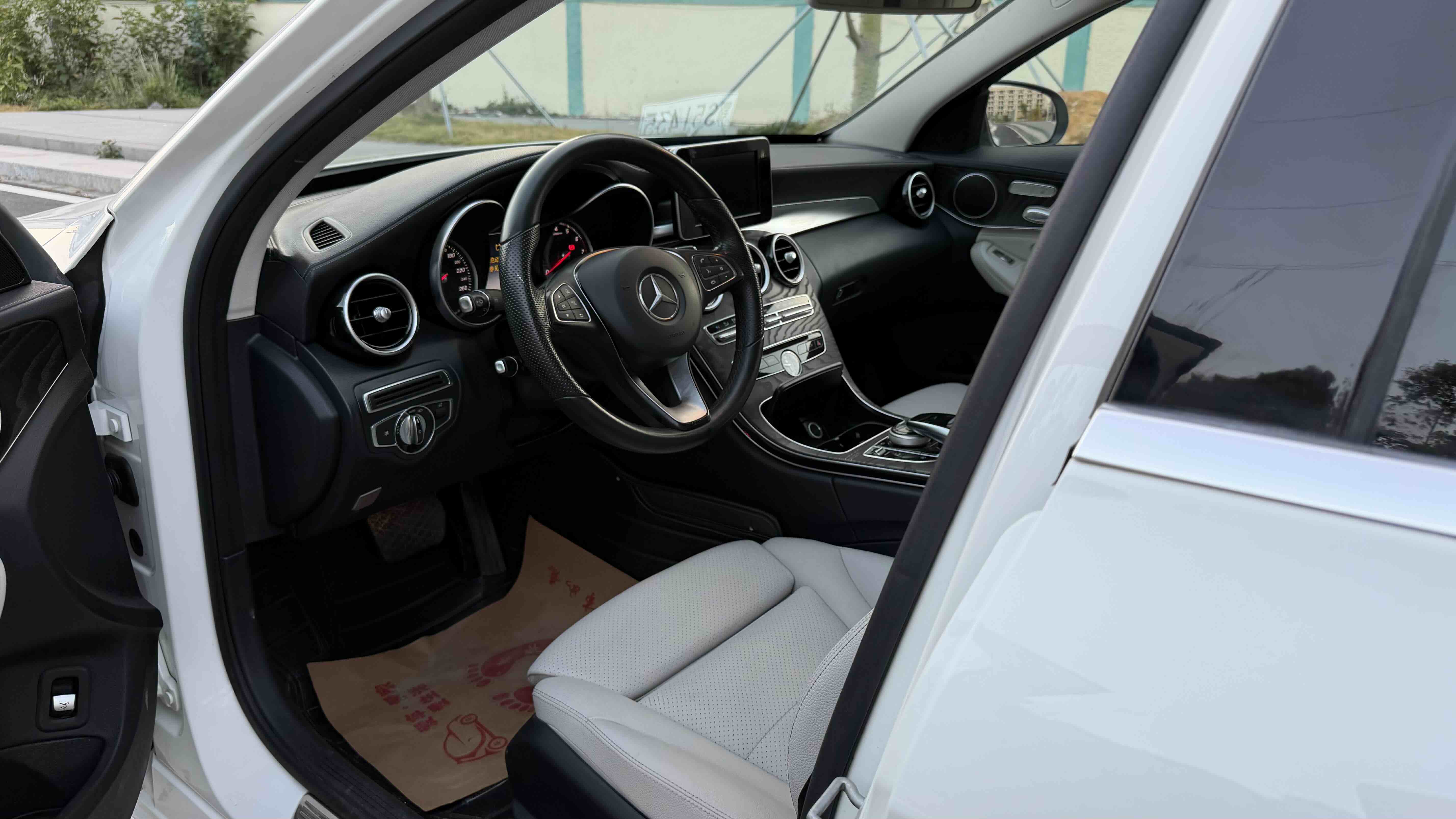 Mercedes-Benz C Class 2016 car image #4