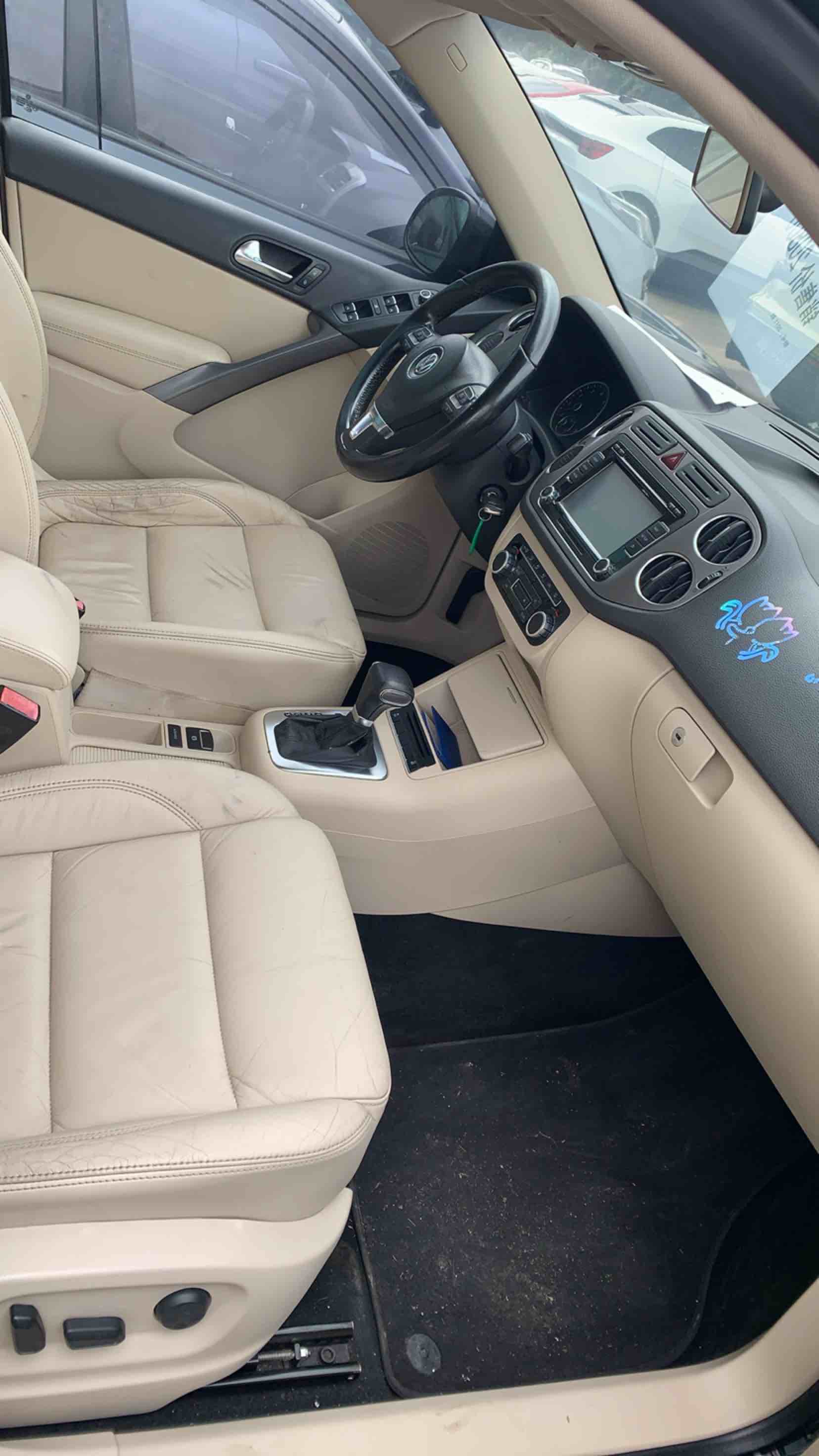 Volkswagen Tiguan 2011 car image #4