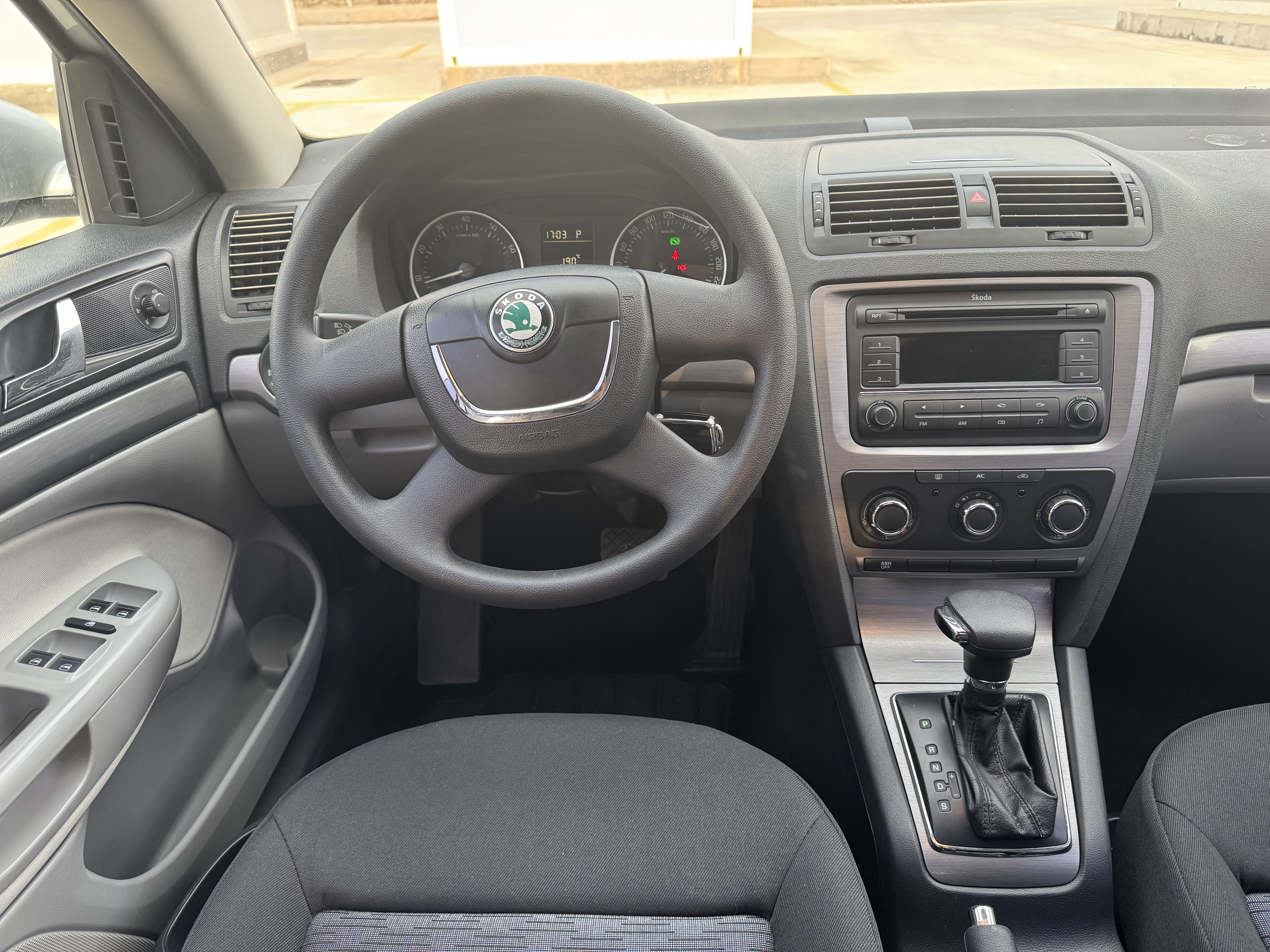 Skoda Octavia 2011 car image #4