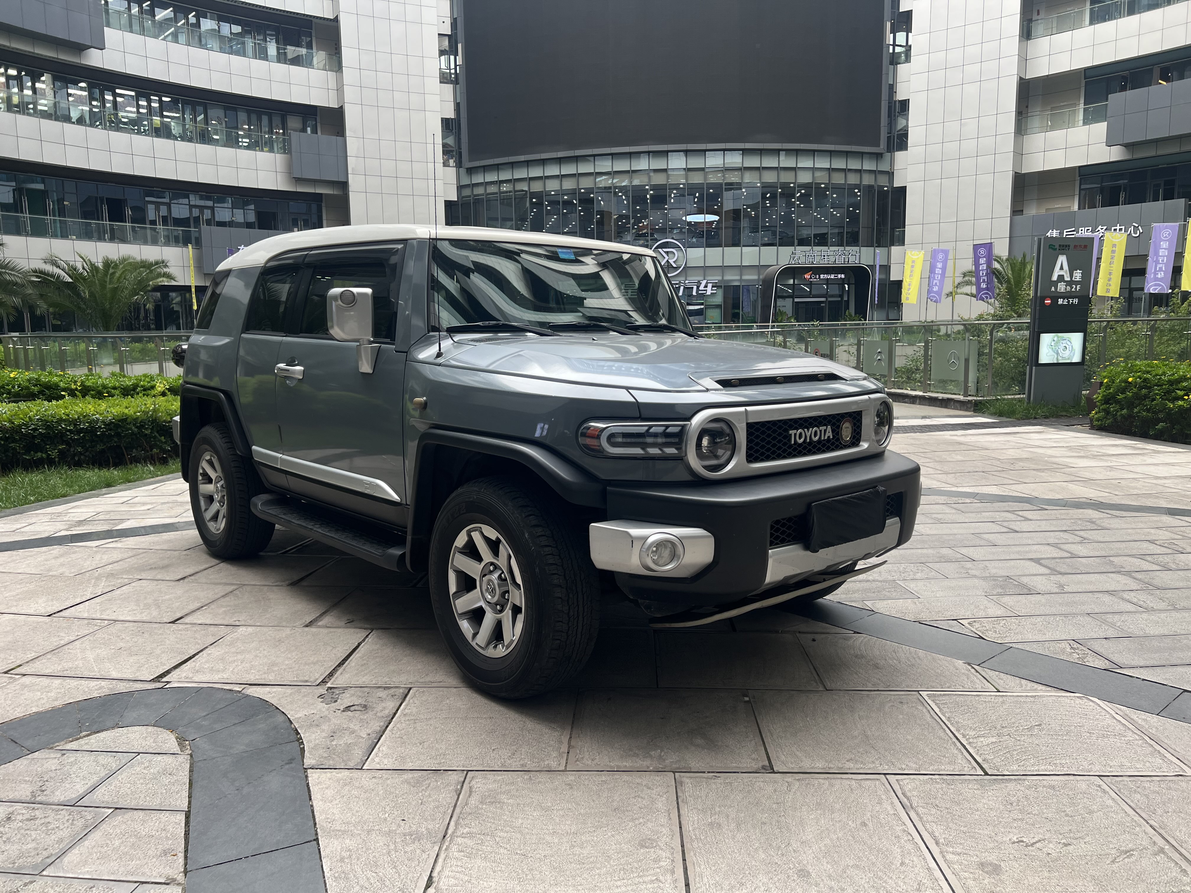 Toyota FJ Cruiser 2018 immagine di auto #4