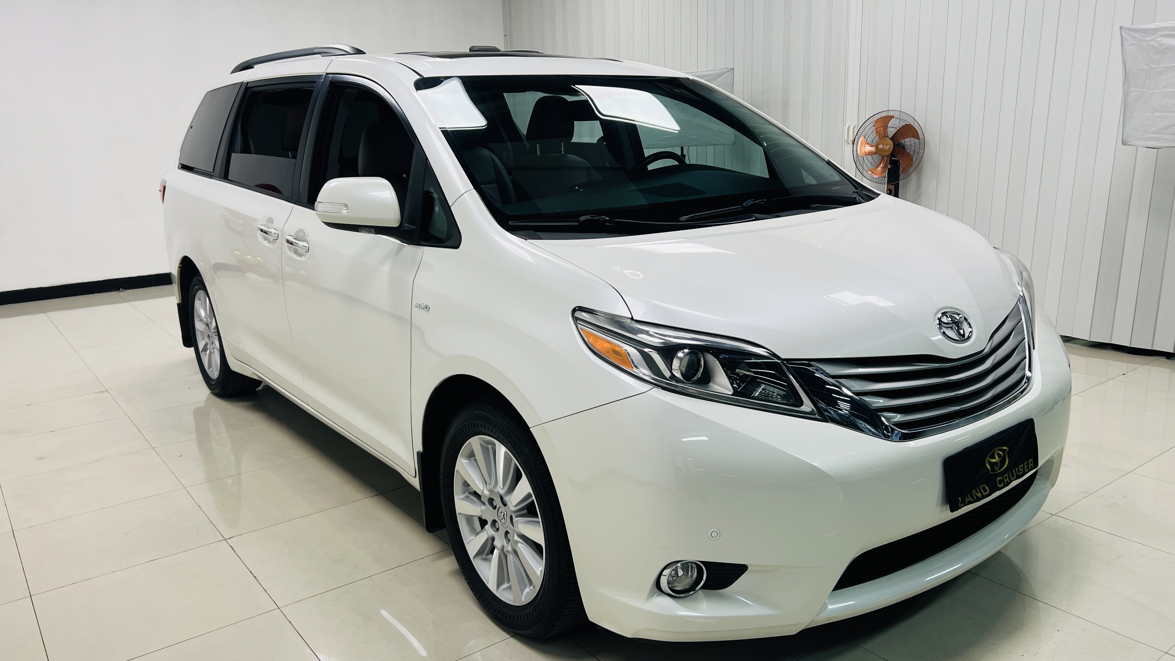 Toyota SIENNA 2016 car image #4