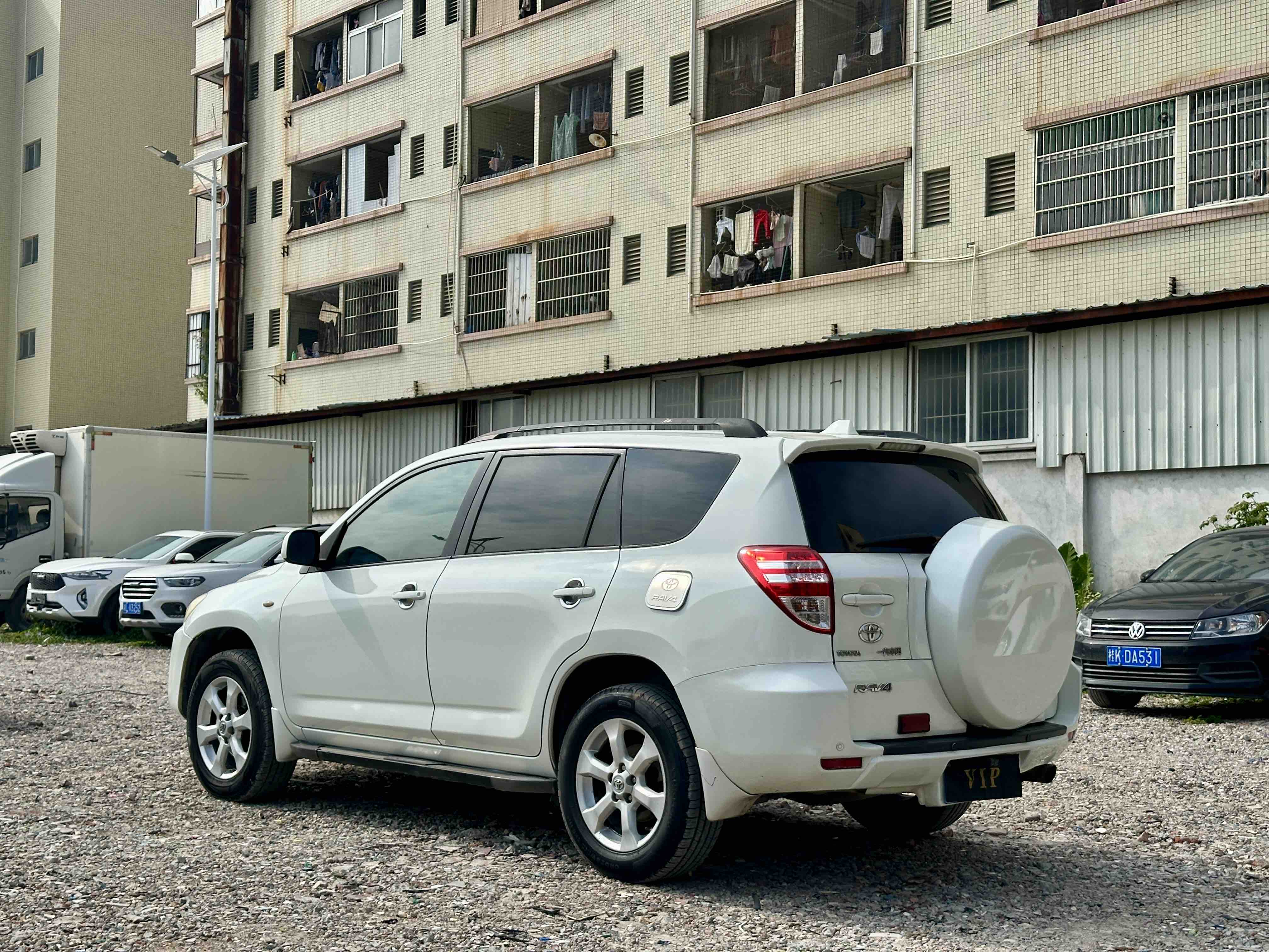 Toyota RAV4 2010 car image #4