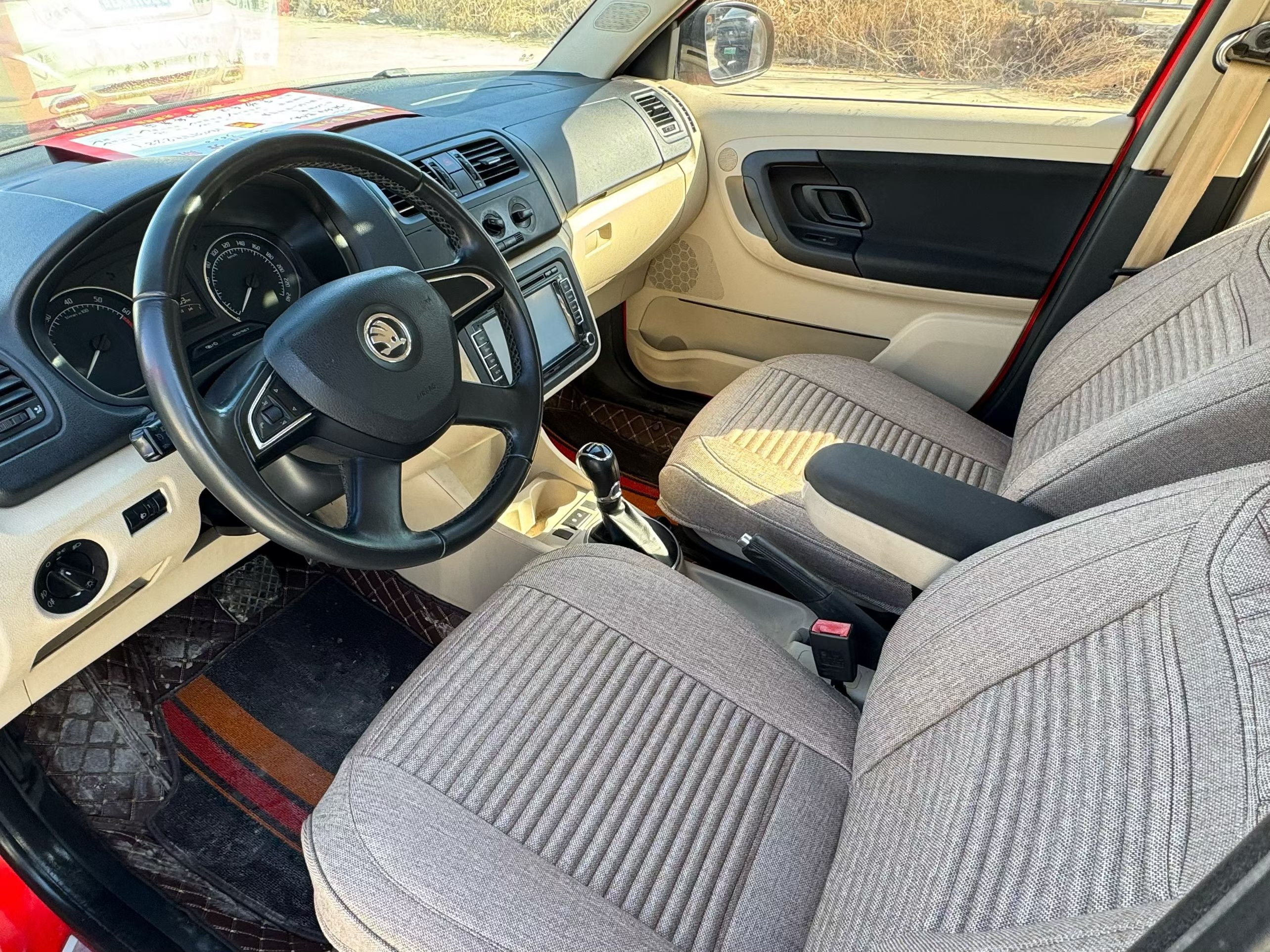 Skoda Fabia 2015 изображение автомобиля #4