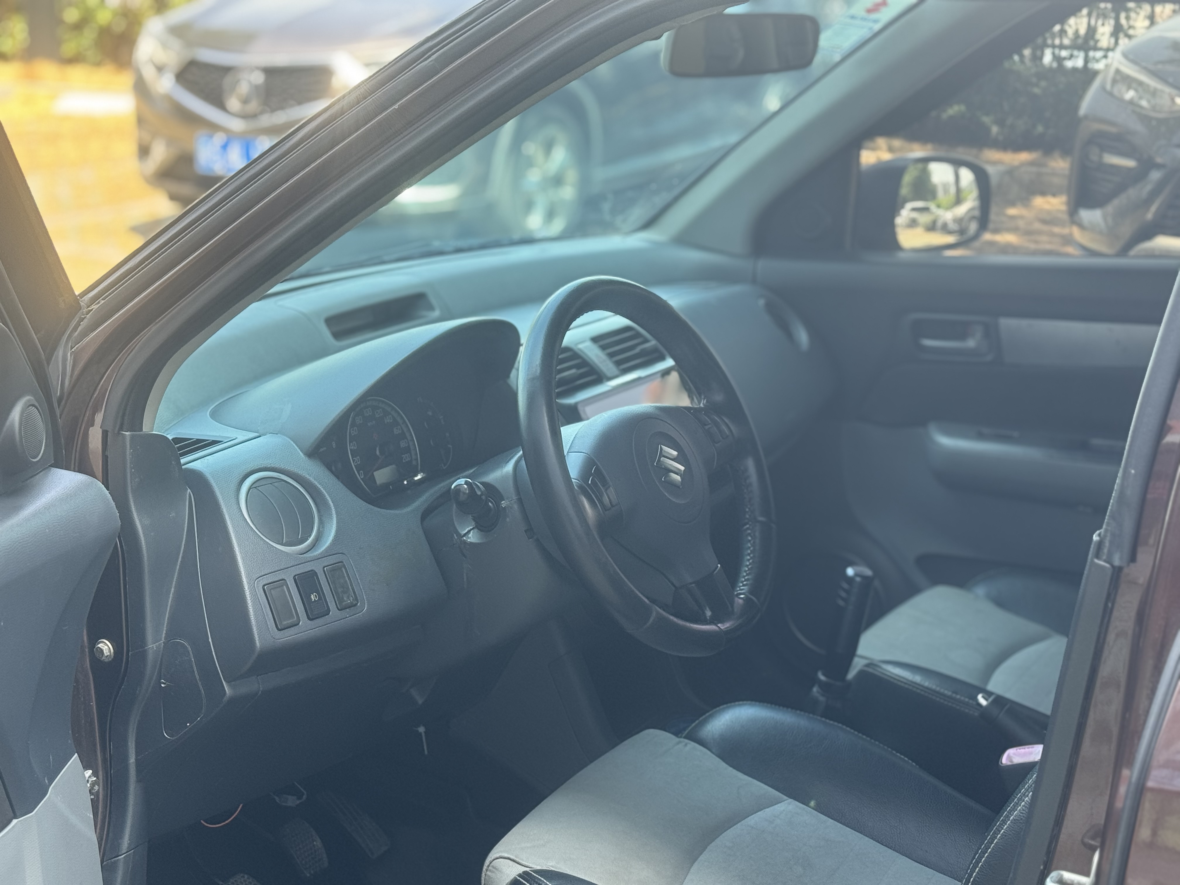 Suzuki Swift 2011 car image #4