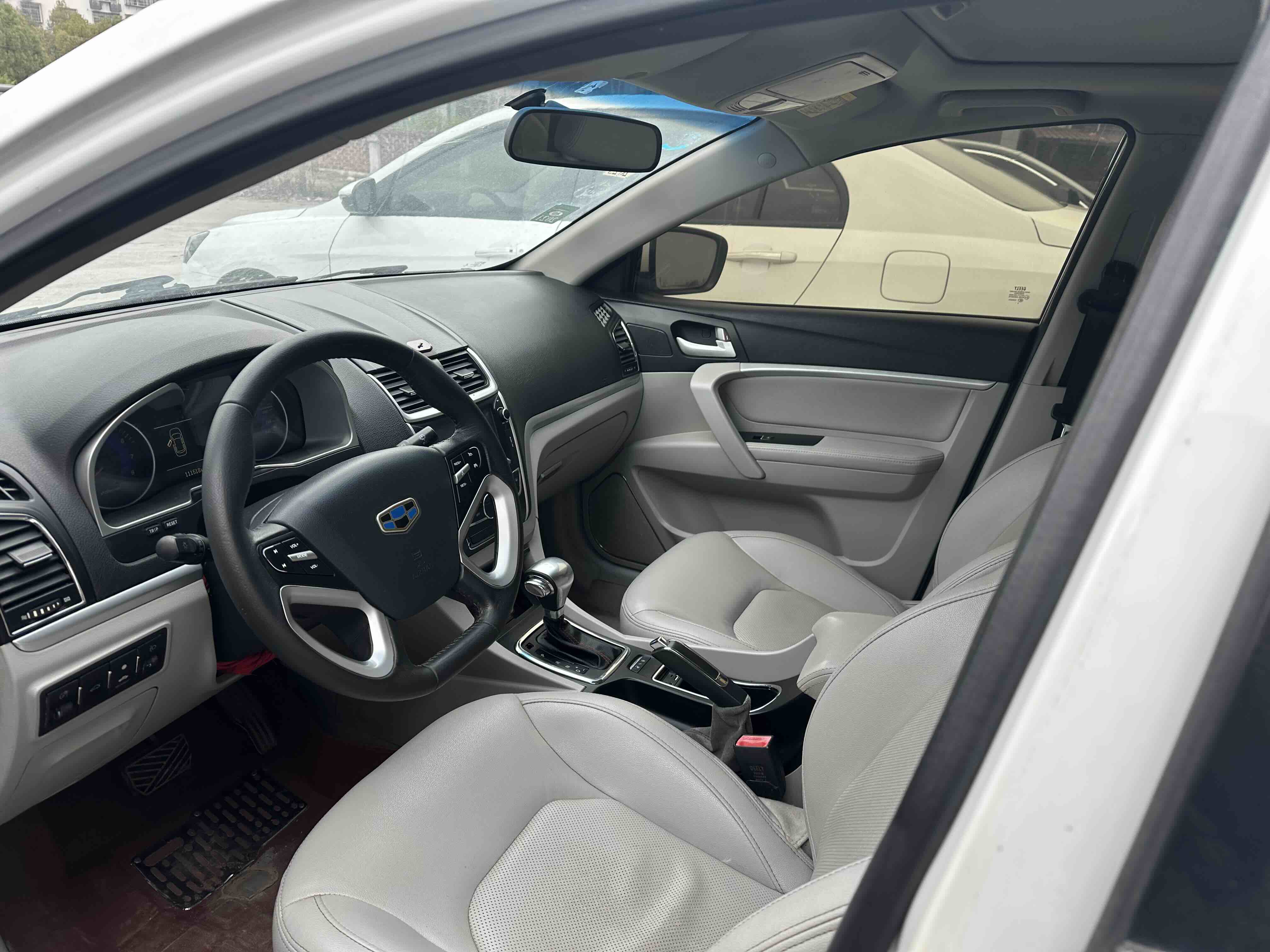 GEELY Emgrand 2015 #4 GEELY Emgrand 2015 car image #4