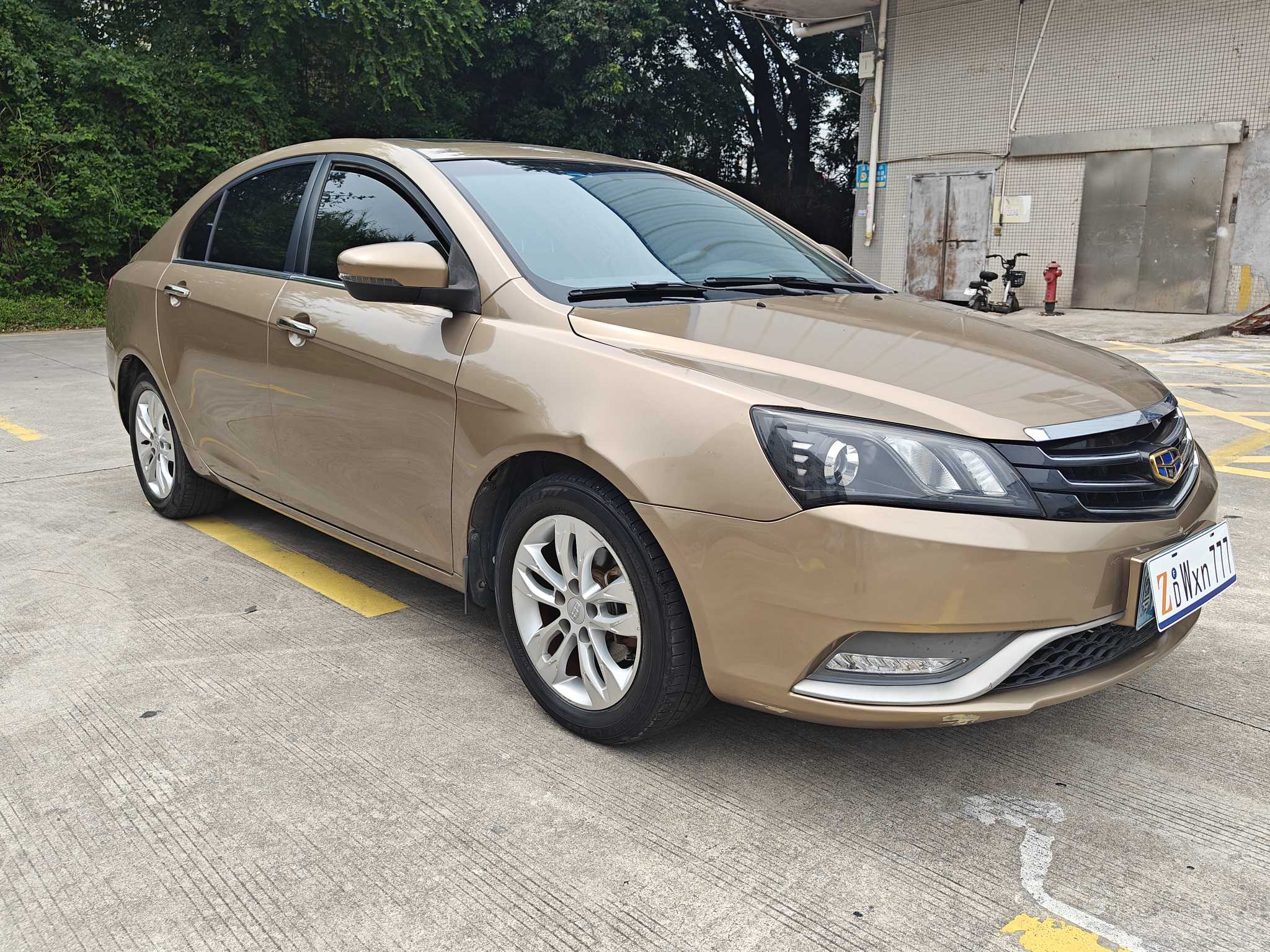 GEELY Emgrand 2015 #4 GEELY Emgrand 2015 car image #4