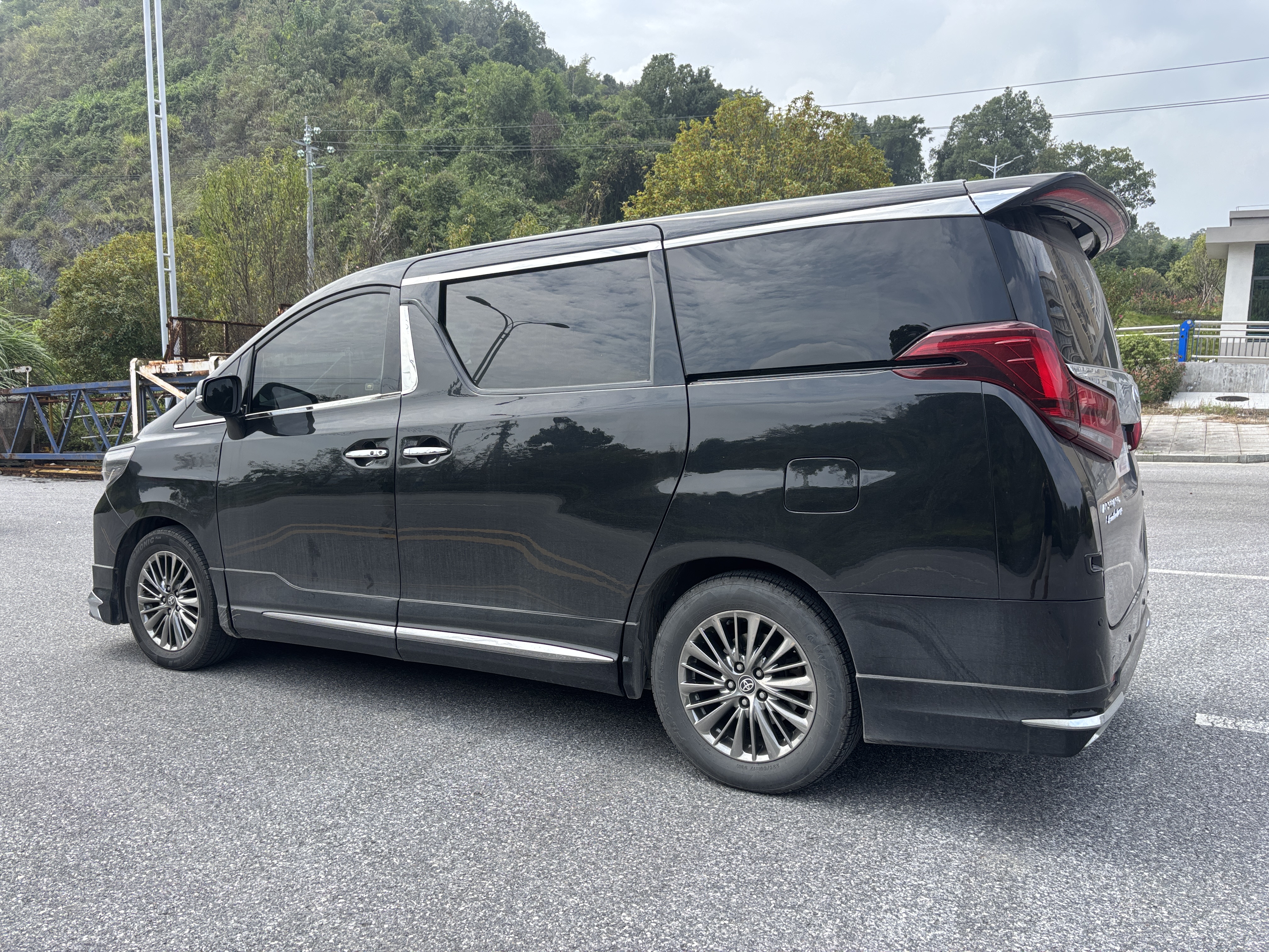 丰田 埃尔法 2011 汽车图片 #4