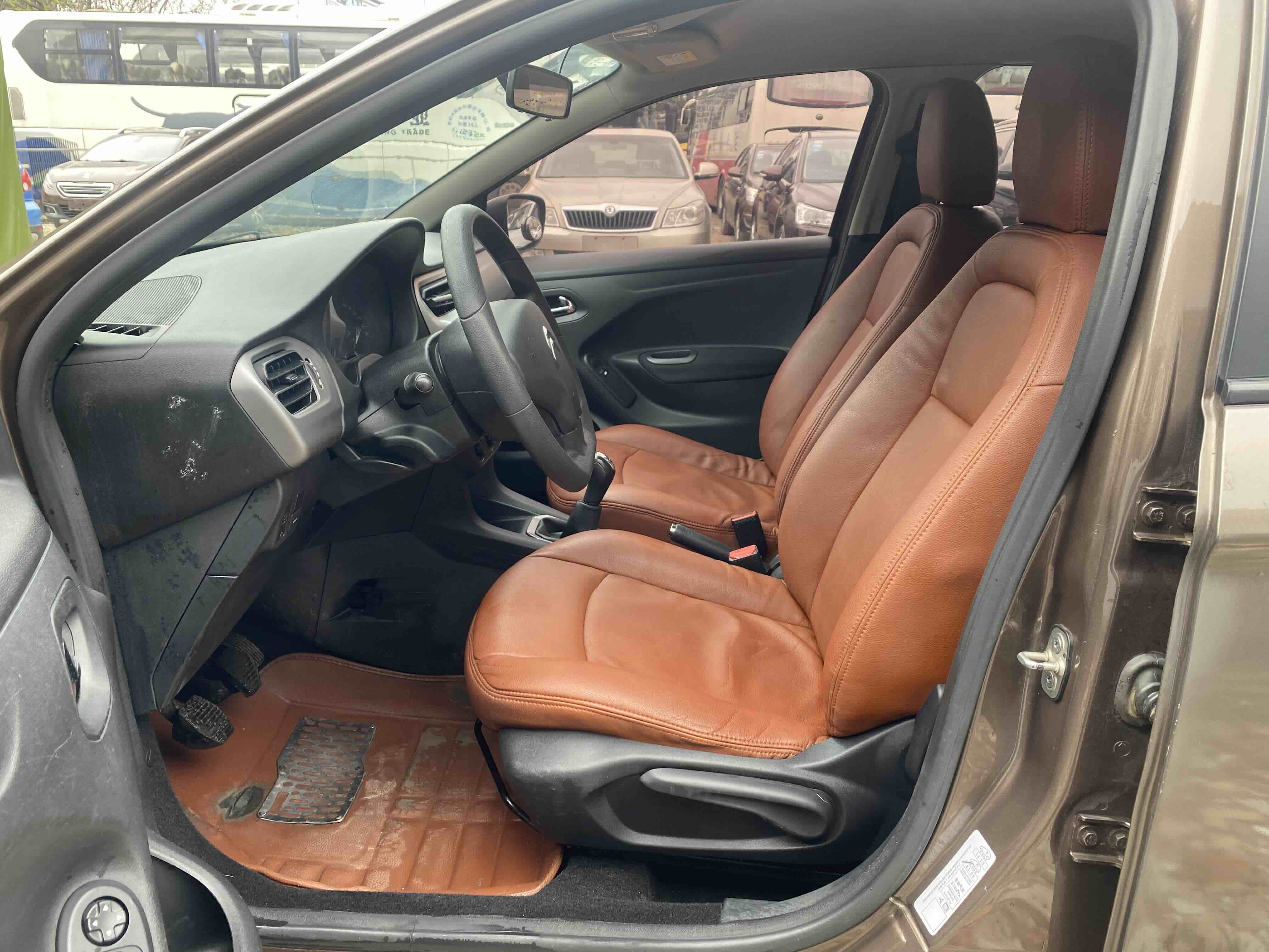 Citroen C-Elysée 2014 imagem de carro #4