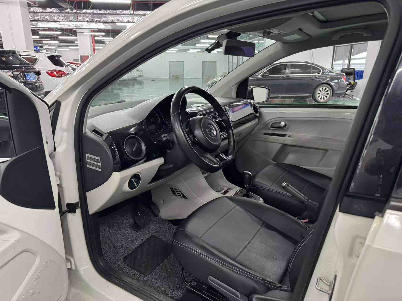 Volkswagen up! 2016 immagine di auto #4