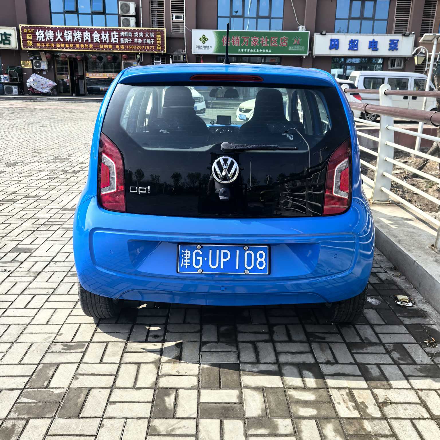 Volkswagen up! 2015 изображение автомобиля #4